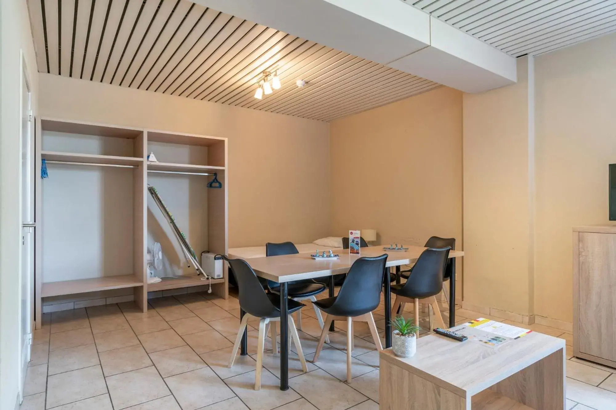 Family Apartment (6 Adults) in Condo Gardens Brussels Family Apartment (6 Adults) in Condo Gardens Brussels