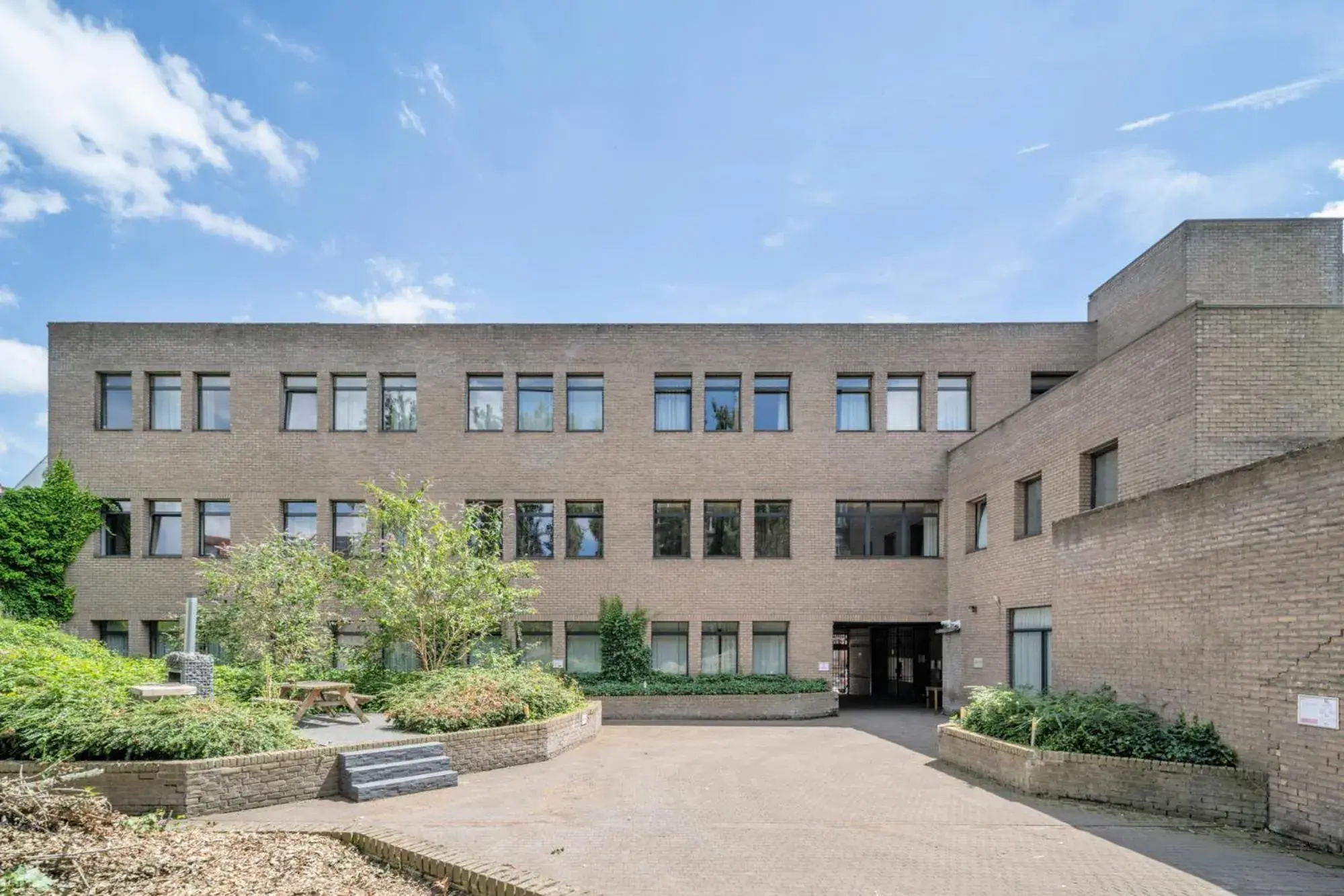 Property building in Condo Gardens Brussels Property building in Condo Gardens Brussels