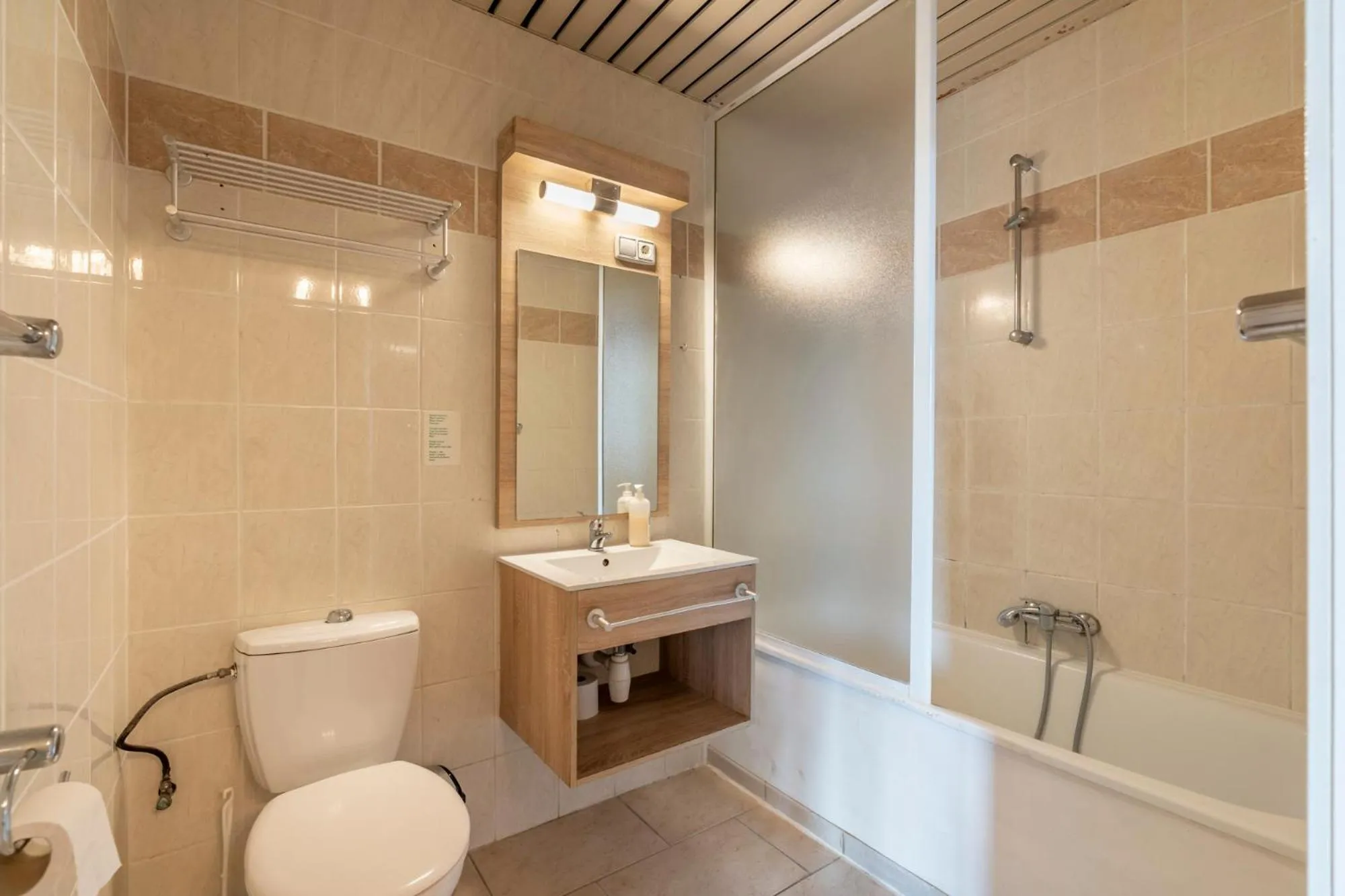 Shower in Condo Gardens Brussels