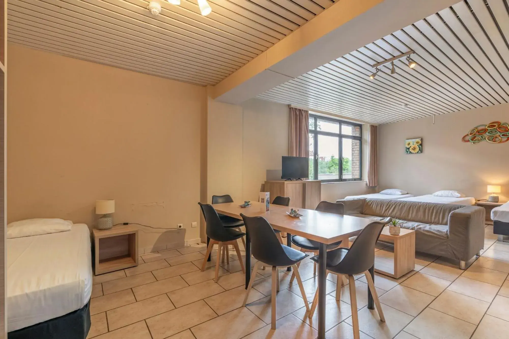 Family Apartment (6 Adults) in Condo Gardens Brussels Family Apartment (6 Adults) in Condo Gardens Brussels