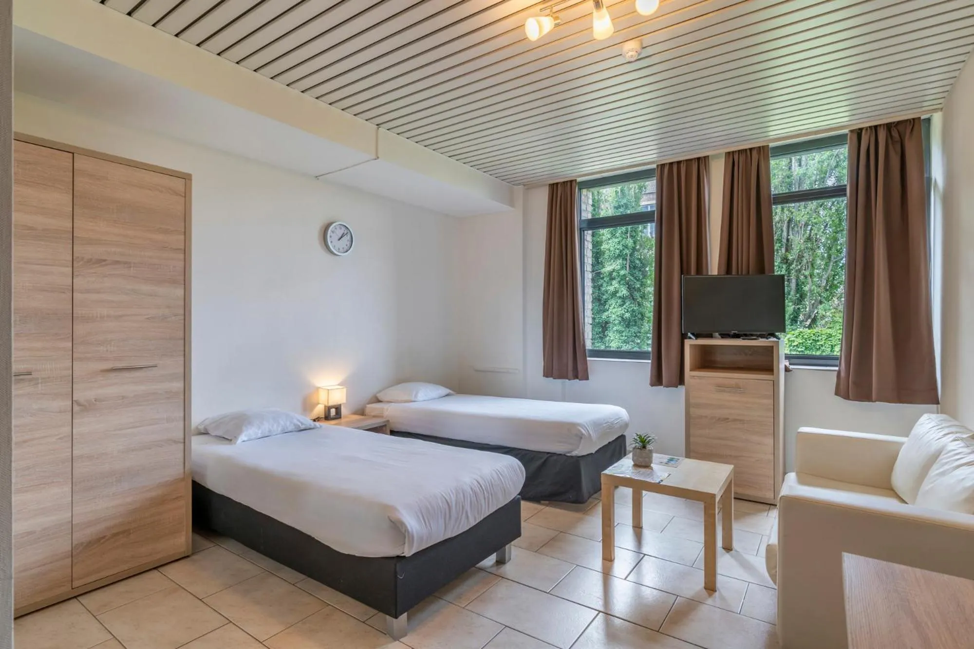 Bedroom, Bed in Condo Gardens Brussels