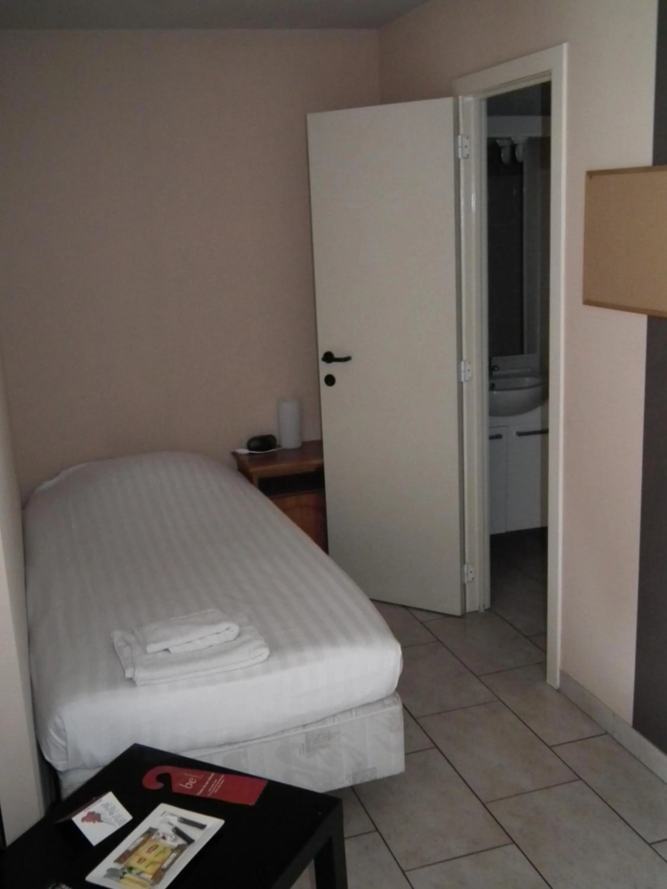 Bed in Condo Gardens Brussels