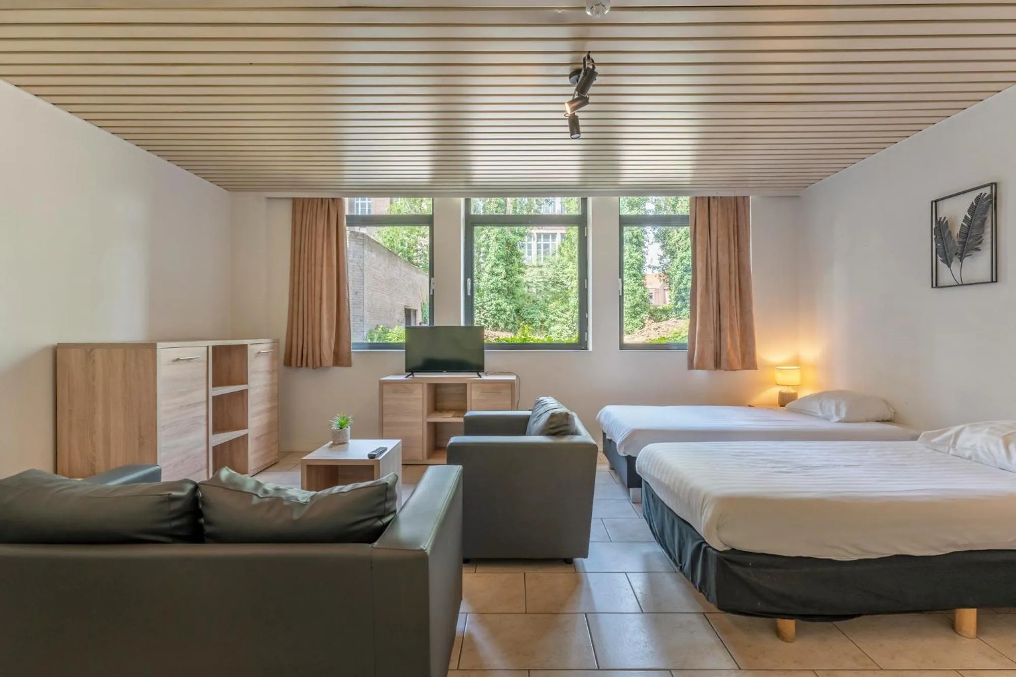 Bed in Condo Gardens Brussels