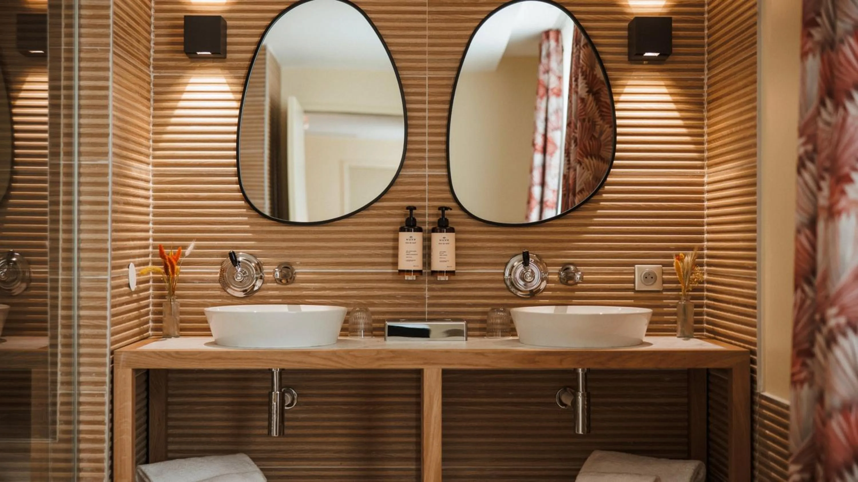 Bathroom in Hotel Indigo Bordeaux Centre Chartrons by IHG