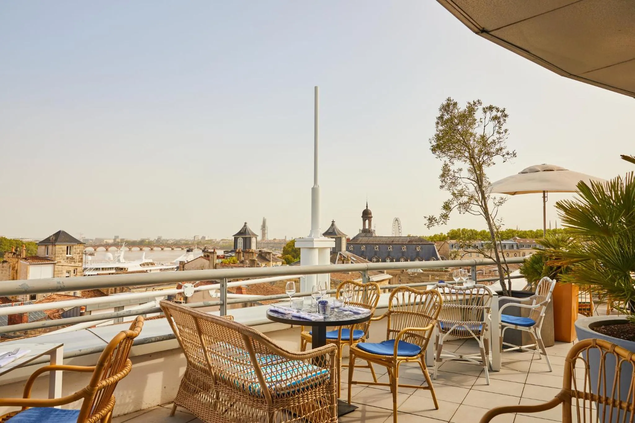 Restaurant/places to eat in Hotel Indigo Bordeaux Centre Chartrons by IHG