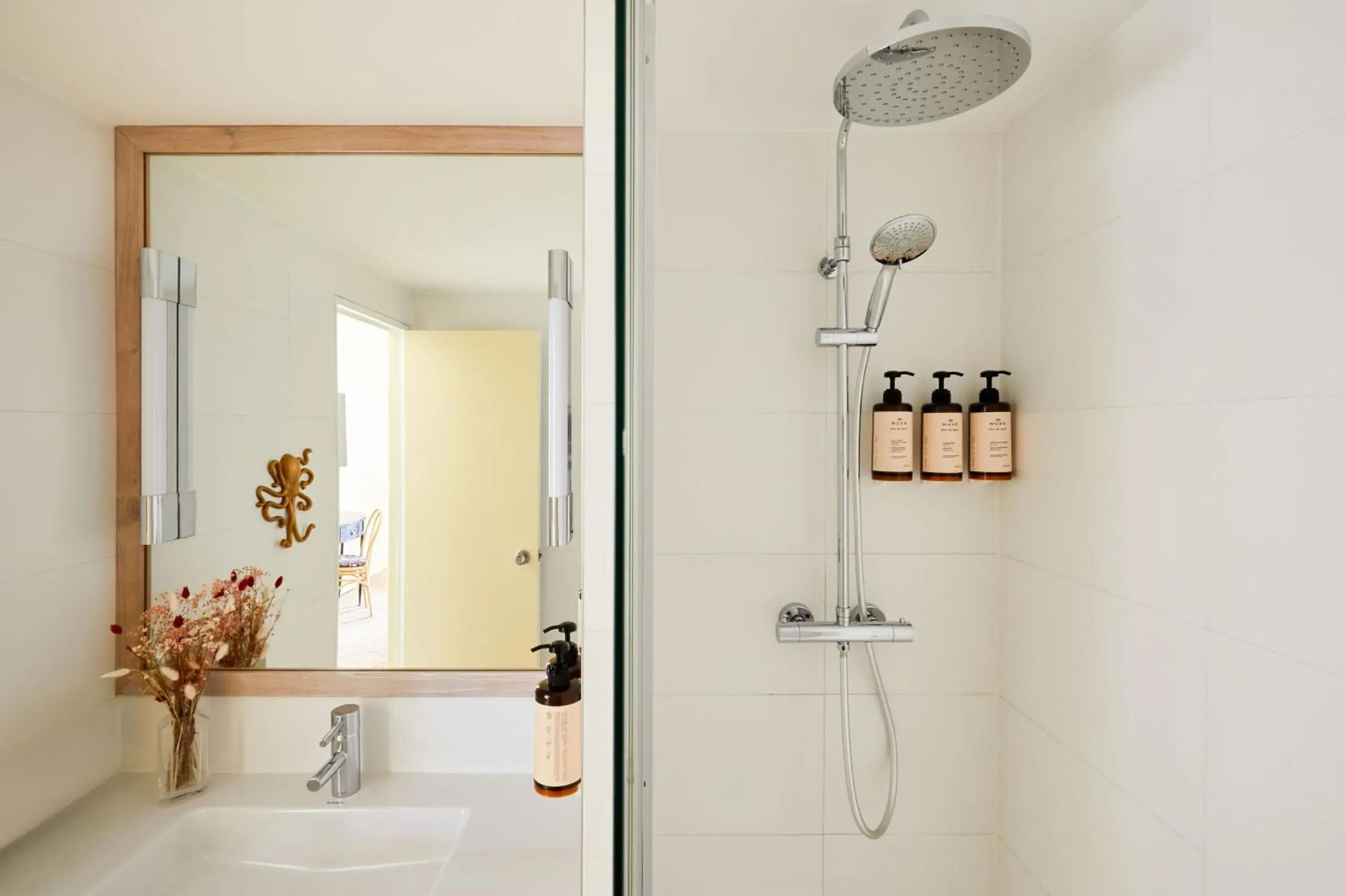 Standard Room in Hotel Indigo Bordeaux Centre Chartrons by IHG Standard Room in Hotel Indigo Bordeaux Centre Chartrons by IHG