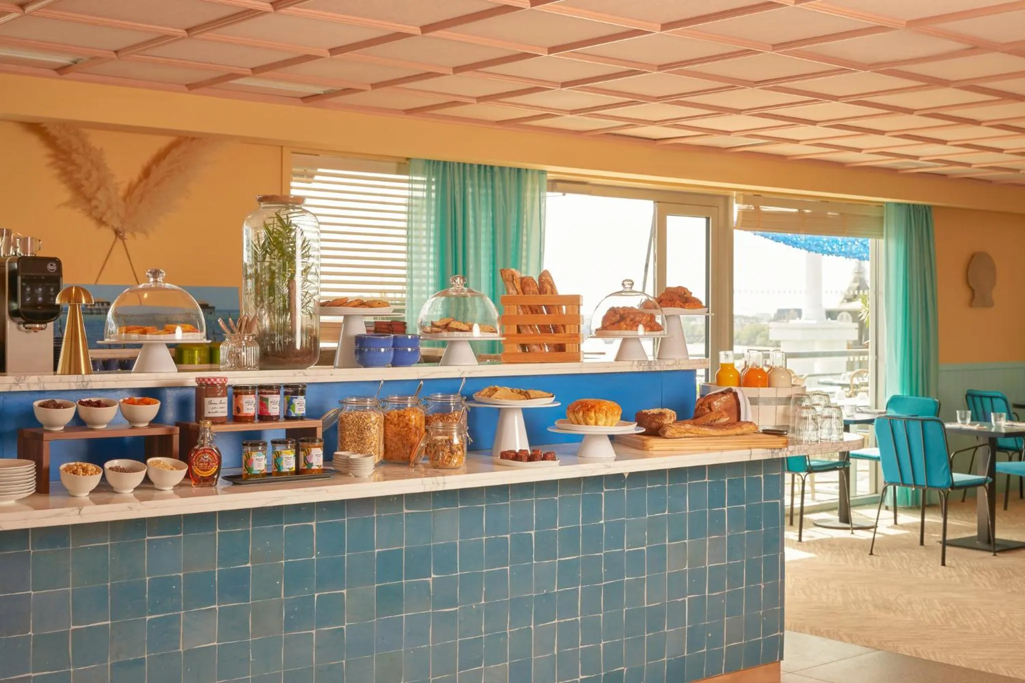 Breakfast in Hotel Indigo Bordeaux Centre Chartrons by IHG