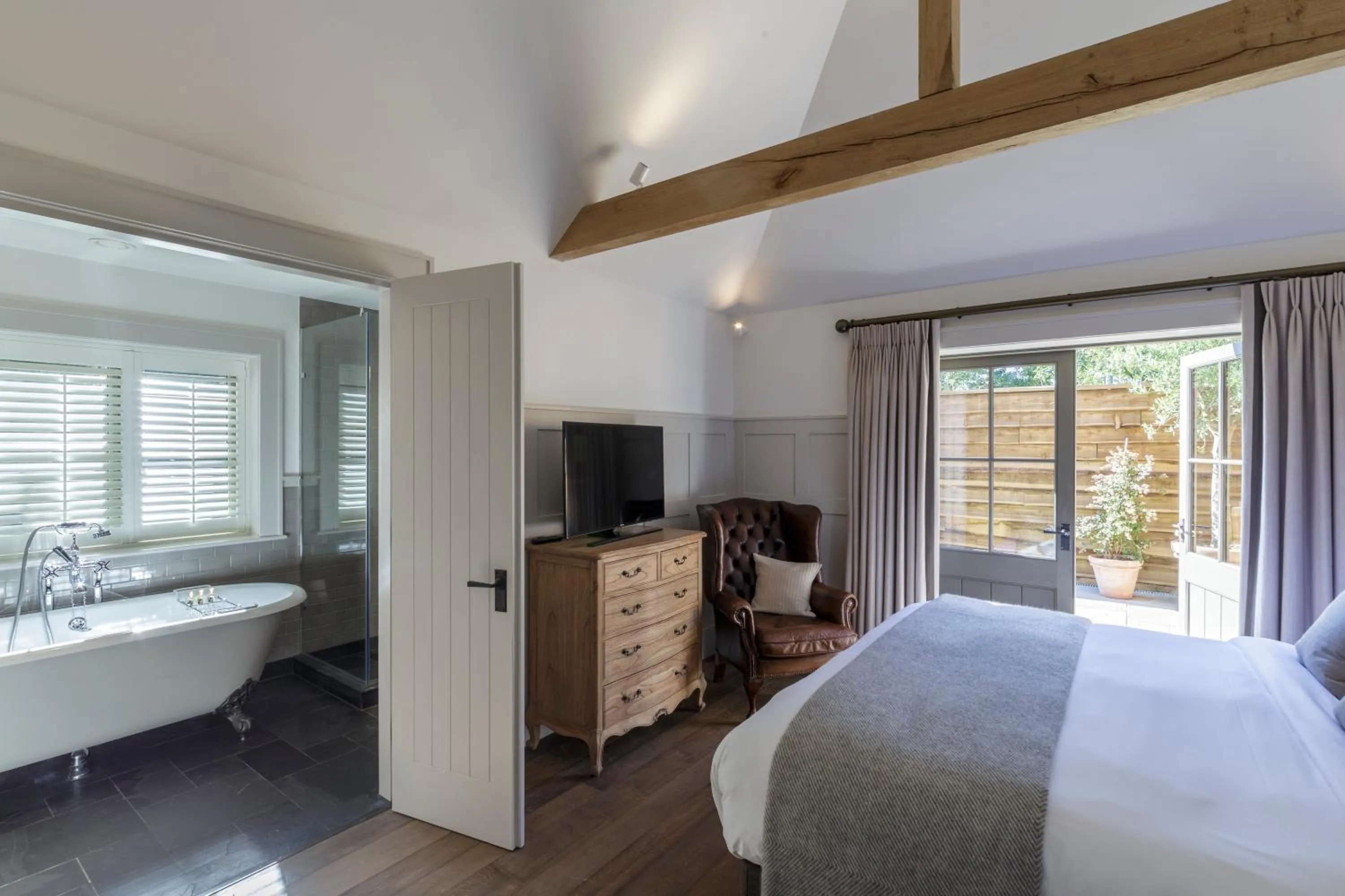 Bedroom, Bed in Hurley House Hotel