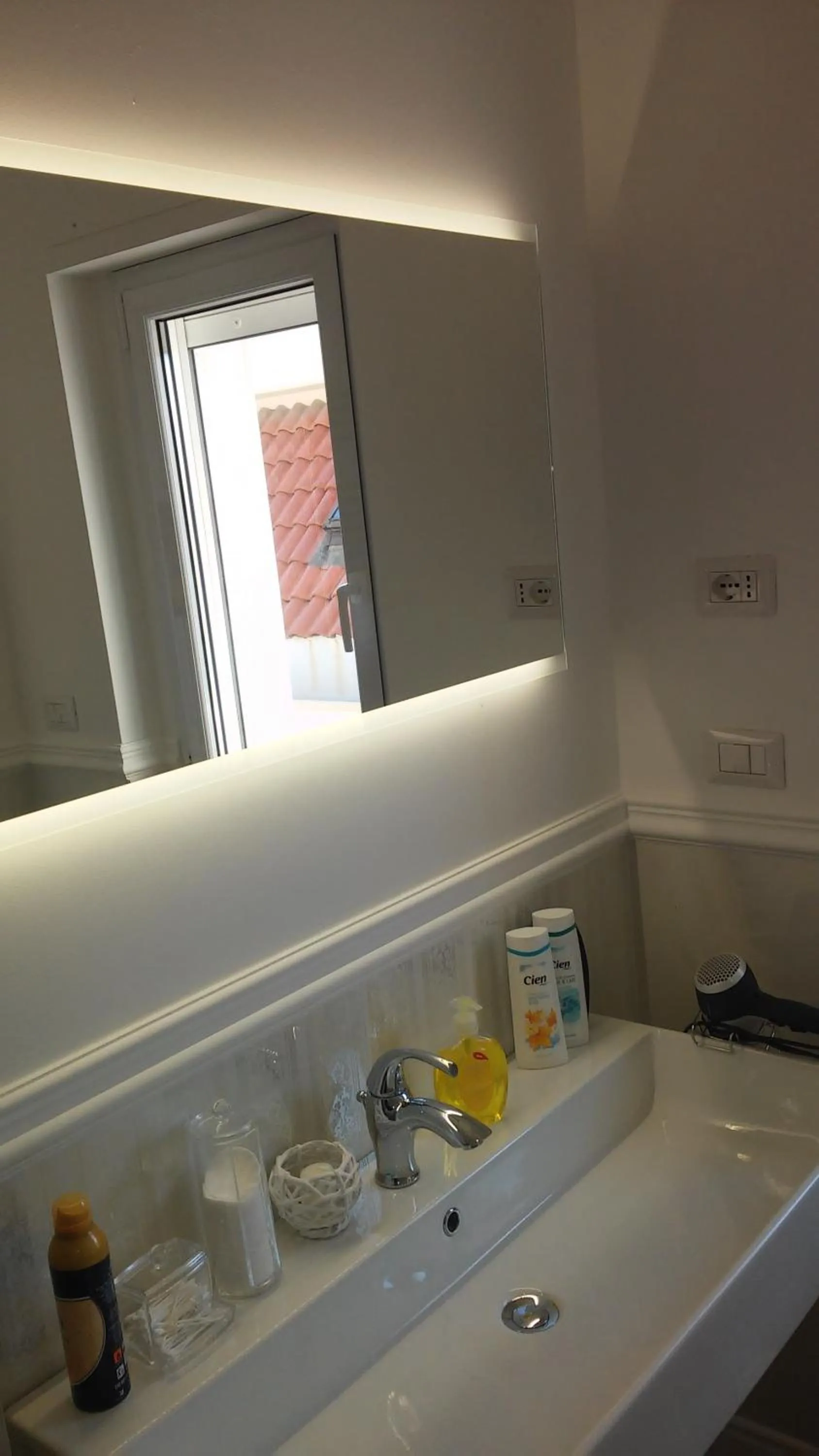 Bathroom in L'ATTICO Bed & Breakfast