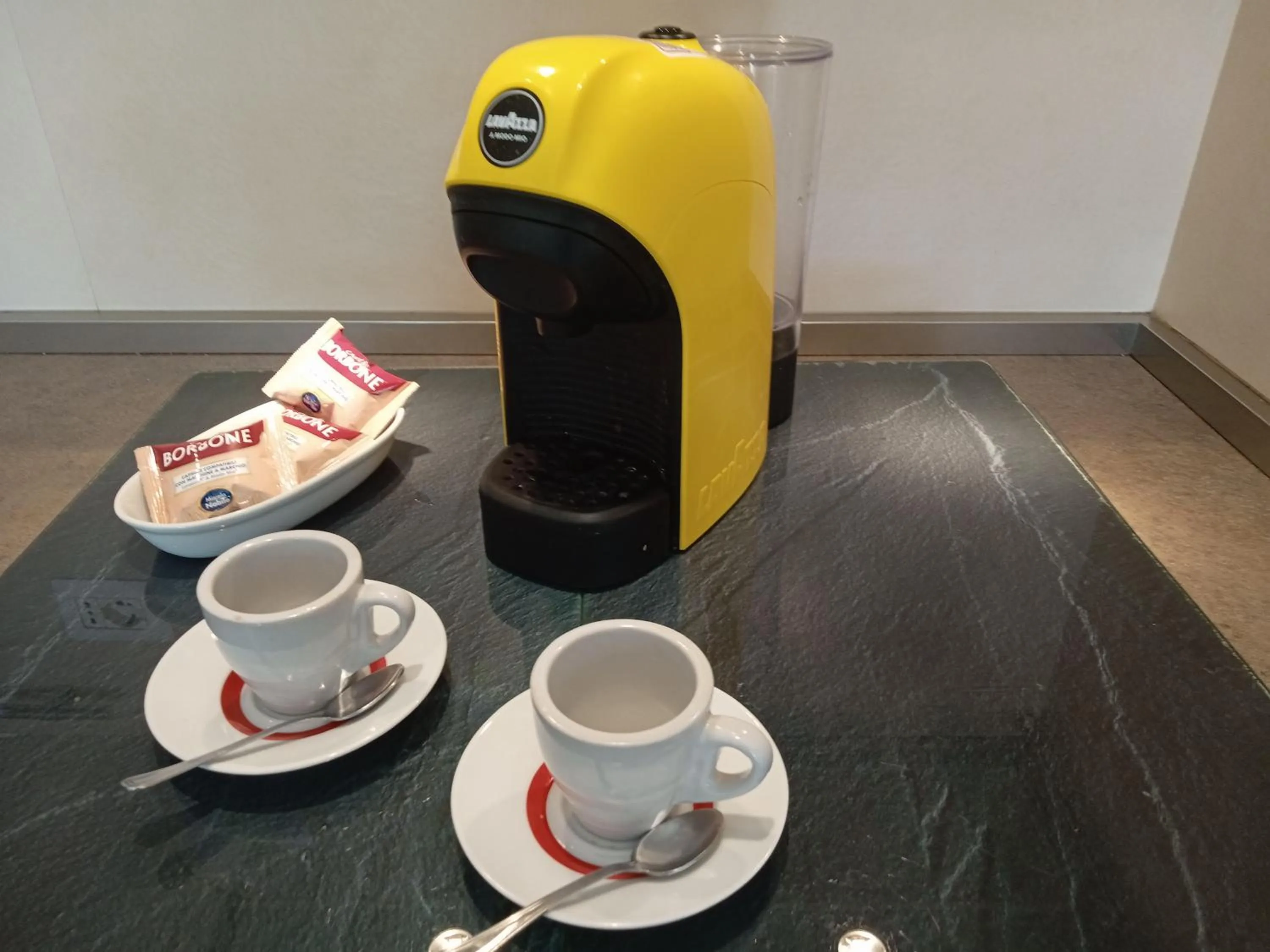 Coffee/tea facilities in L'ATTICO Bed & Breakfast