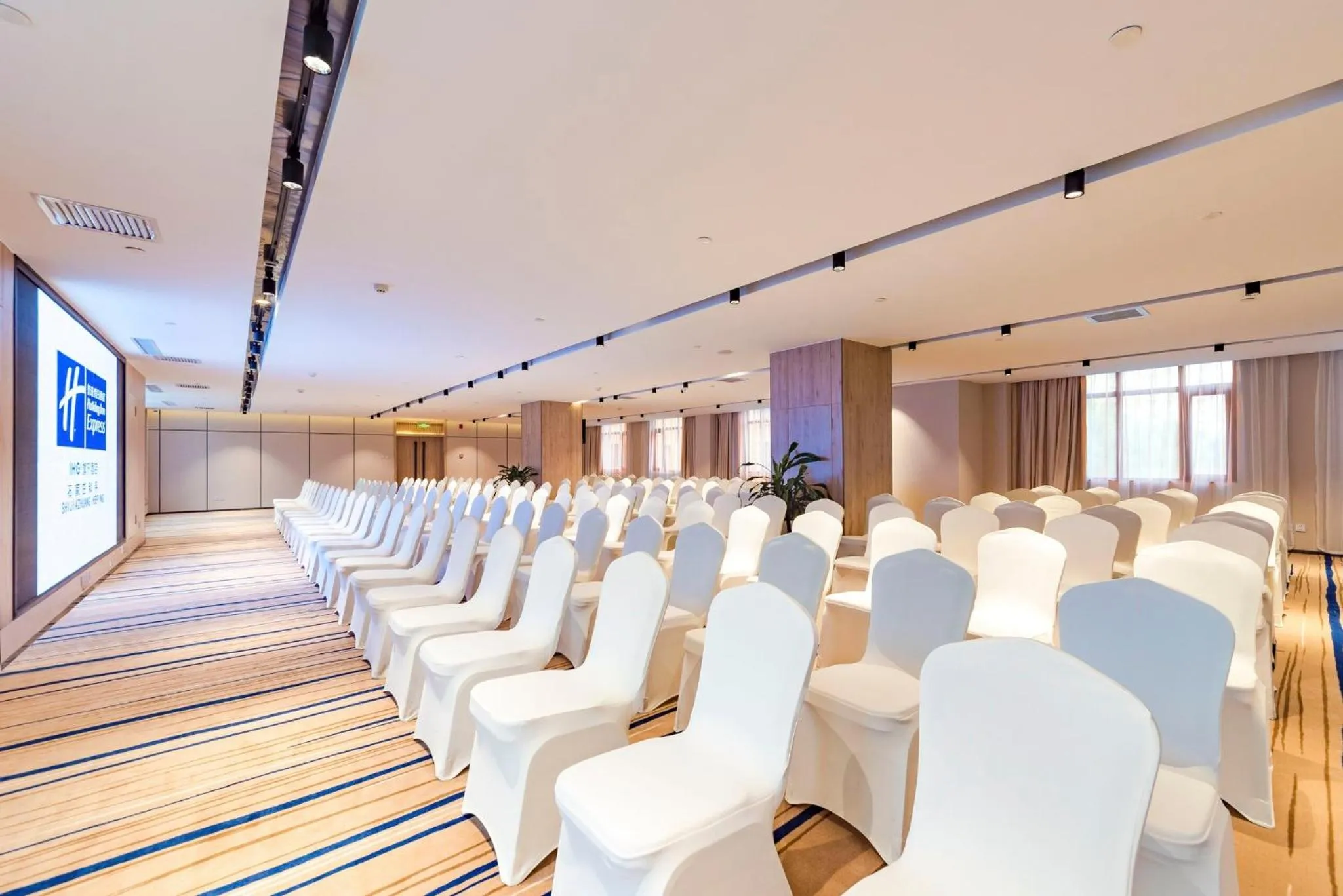 Meeting/conference room in Holiday Inn Express Shijiazhuang Heping by IHG