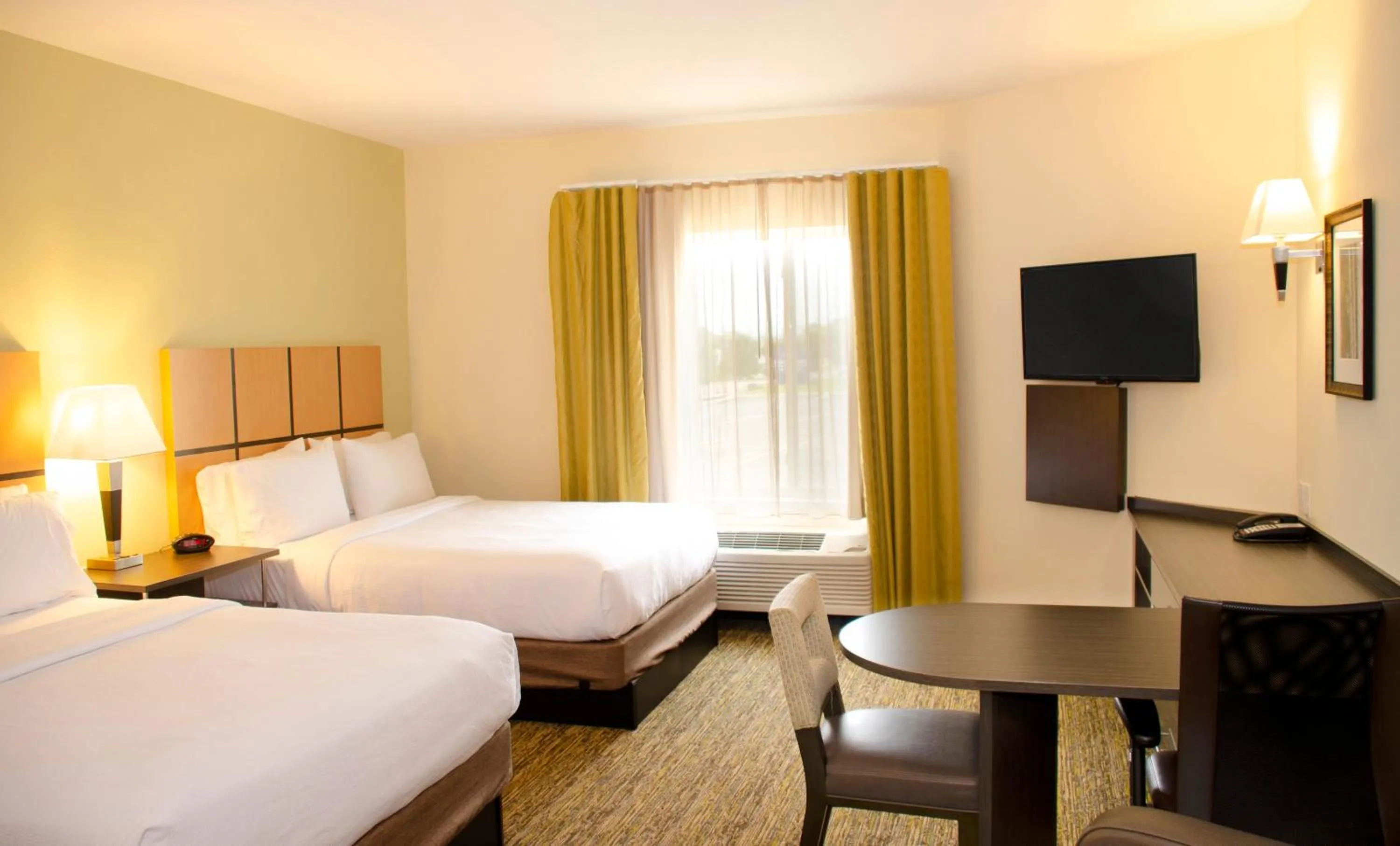 Photo of the whole room, Bed in Candlewood Suites York by IHG
