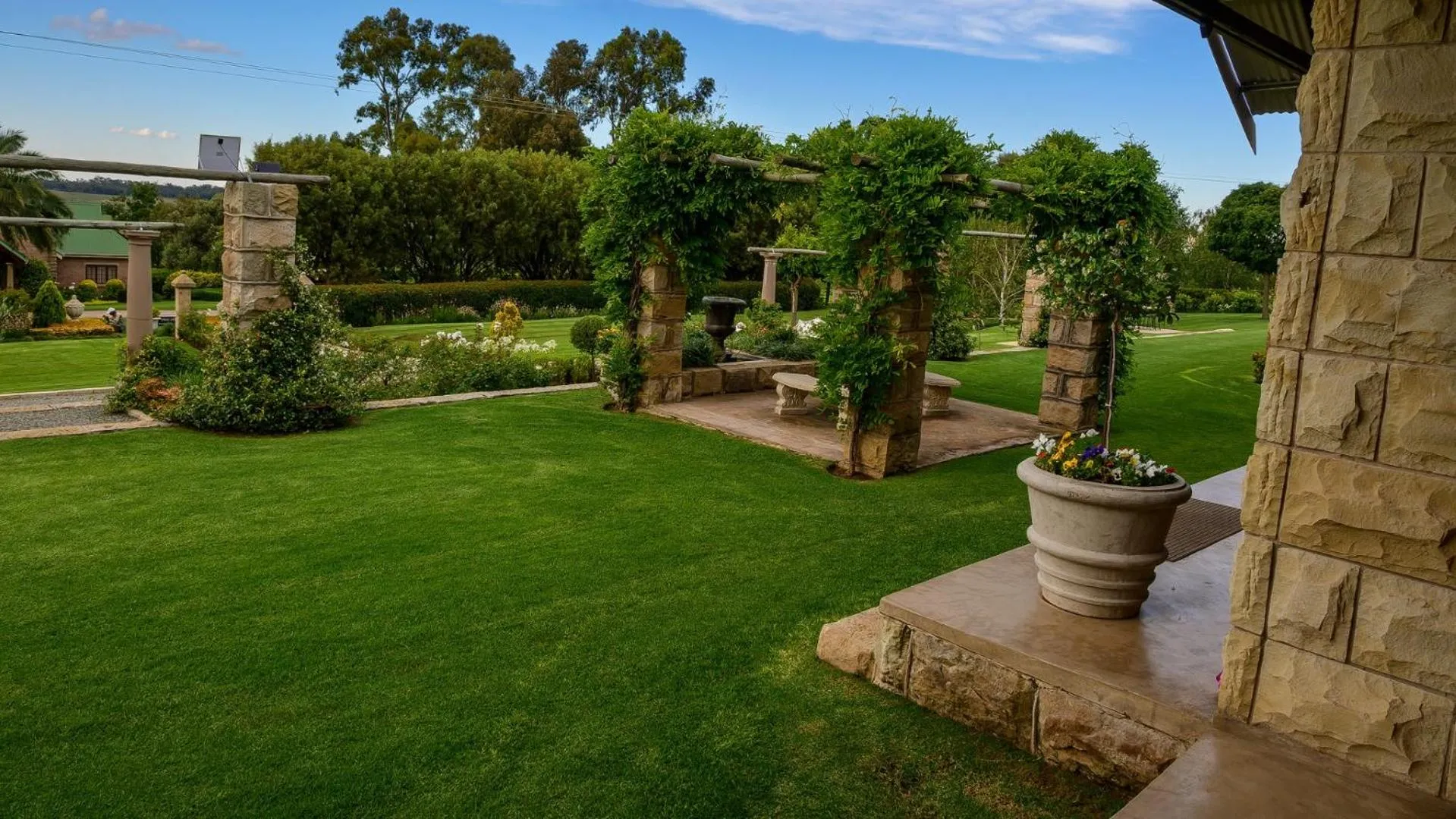 Garden view in Andes Clarens Guesthouse