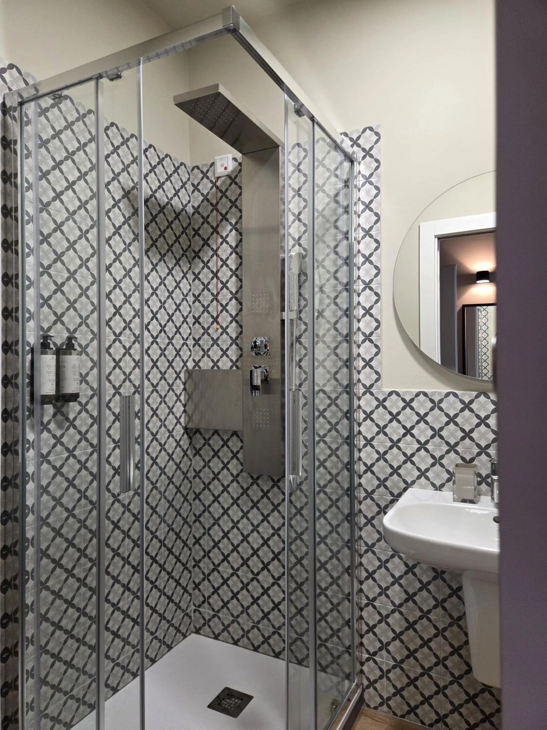 Shower in Corso Italia Rooms