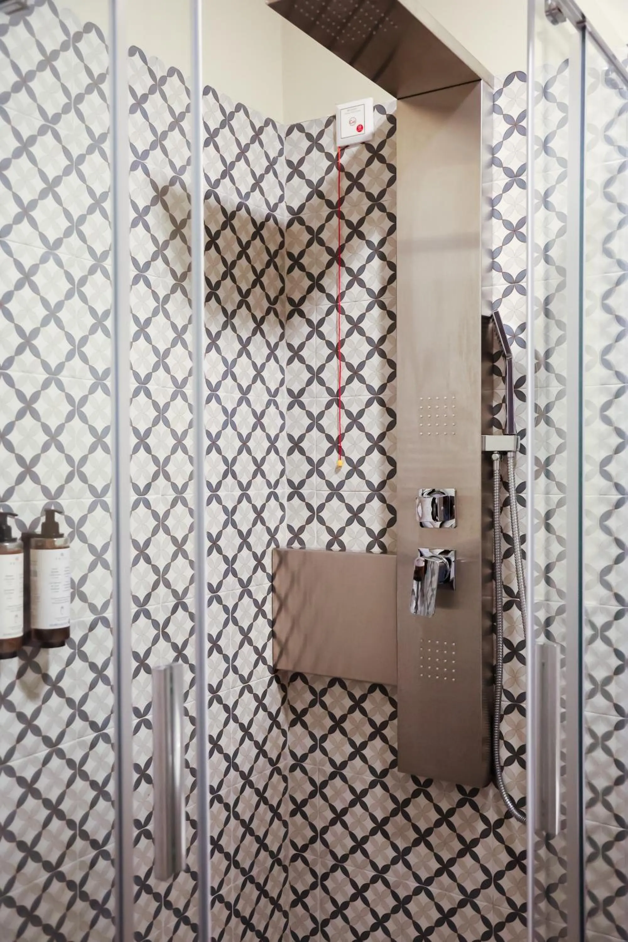 Shower in Corso Italia Rooms