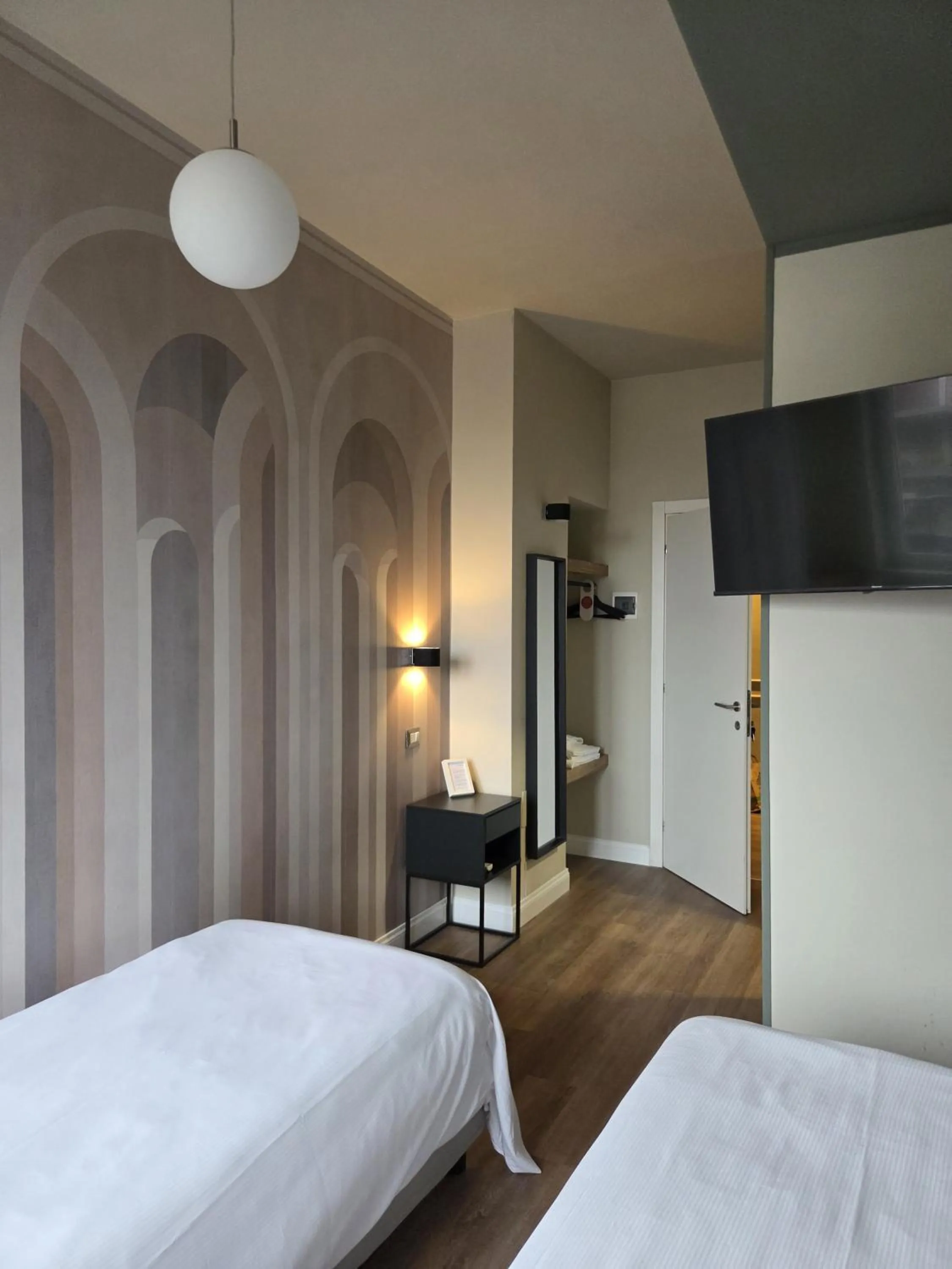 TV and multimedia, Bed in Corso Italia Rooms