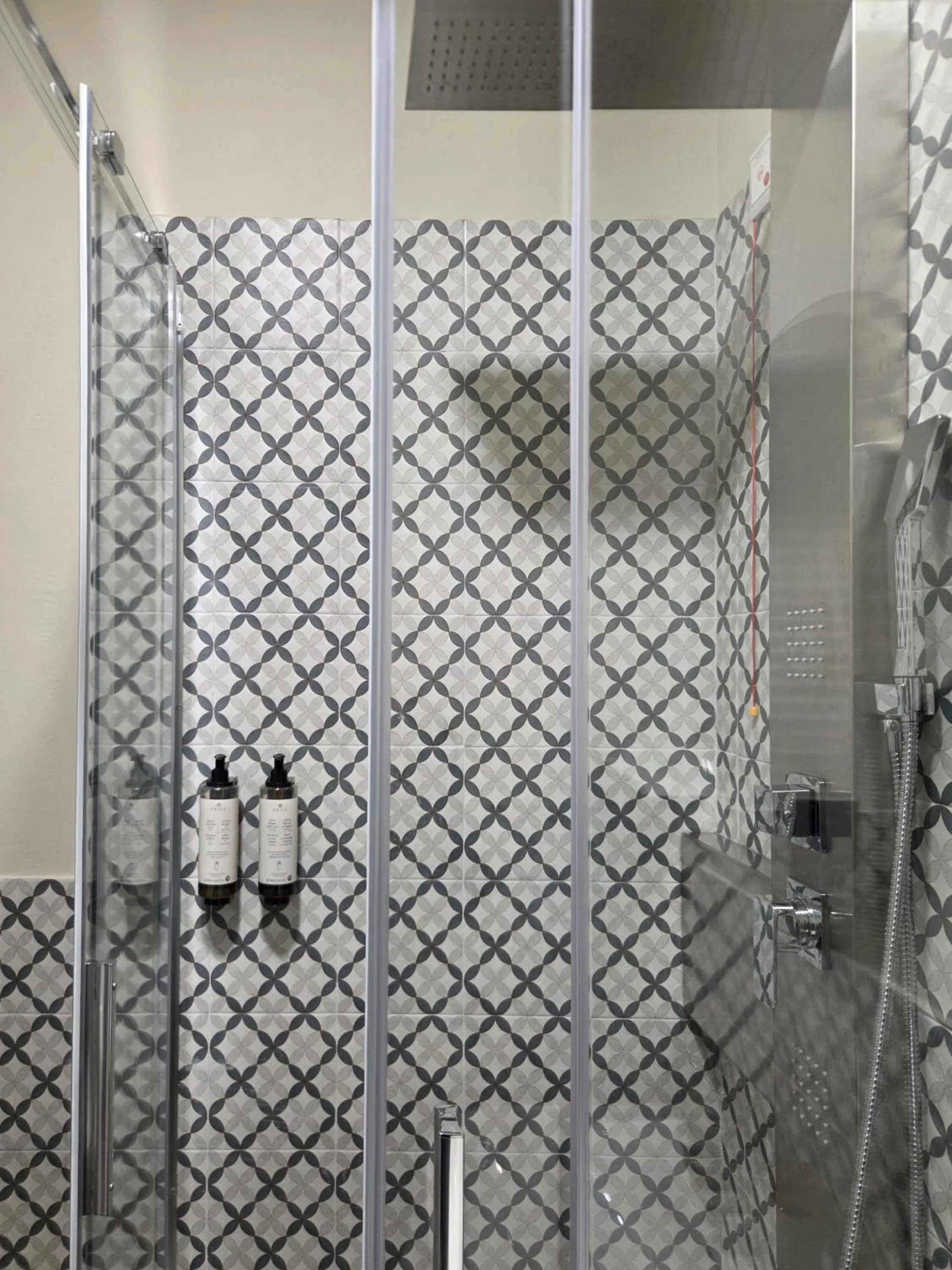 Shower in Corso Italia Rooms