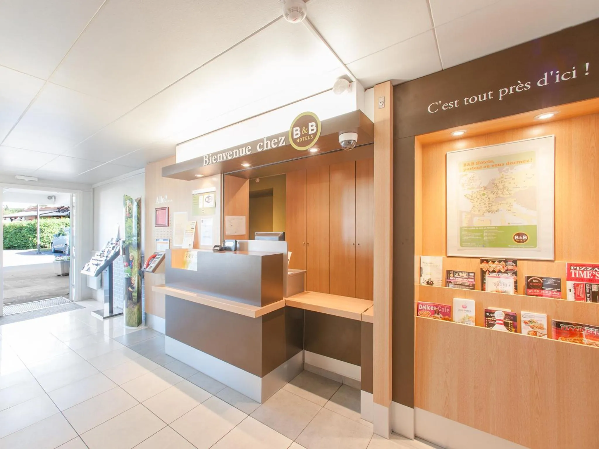 Lobby or reception, Bed in B&B HOTEL Herblay