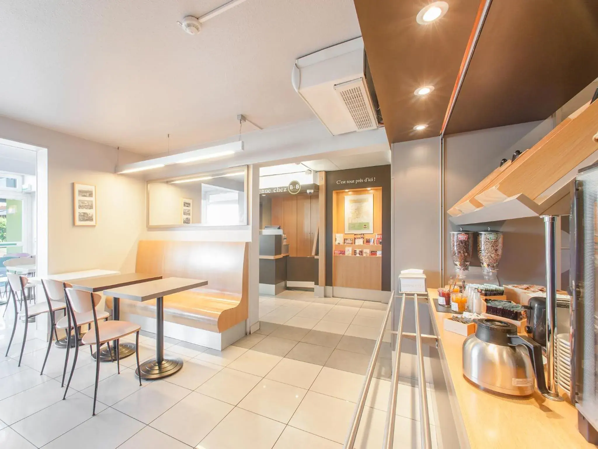 Restaurant/places to eat in B&B HOTEL Herblay Restaurant/places to eat in B&B HOTEL Herblay