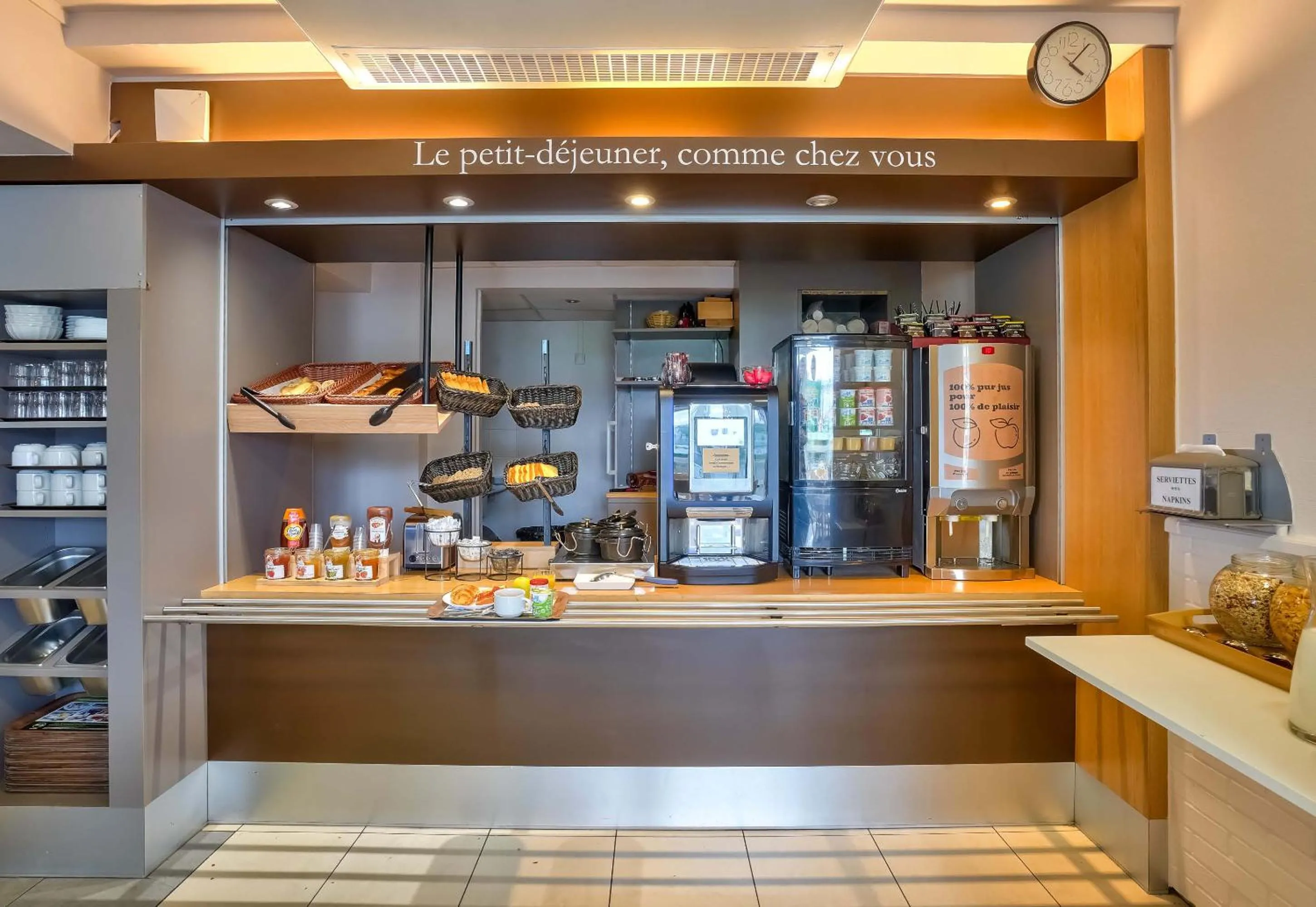 Buffet breakfast in B&B HOTEL Herblay