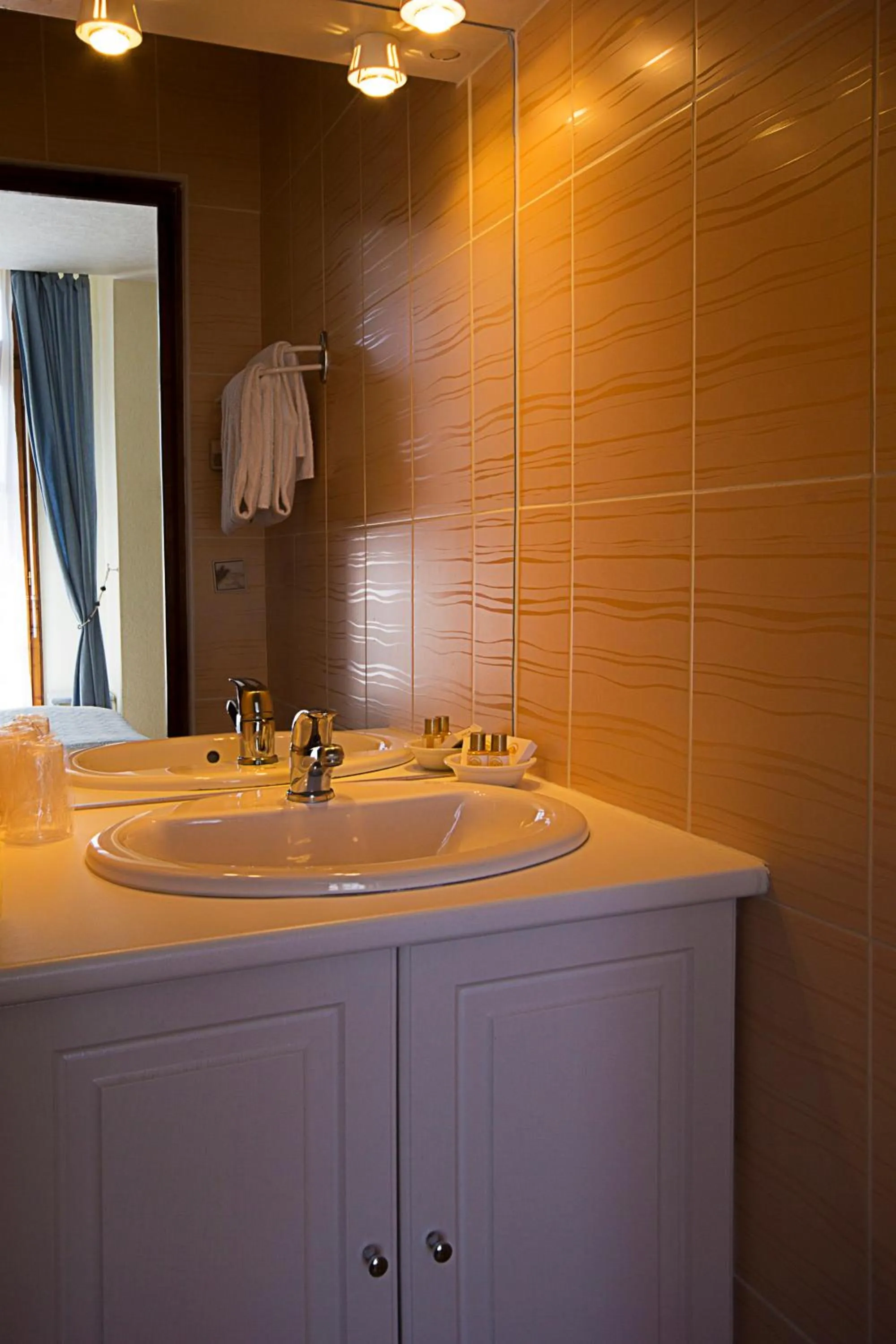 Bathroom in Hôtel Le Dauphin