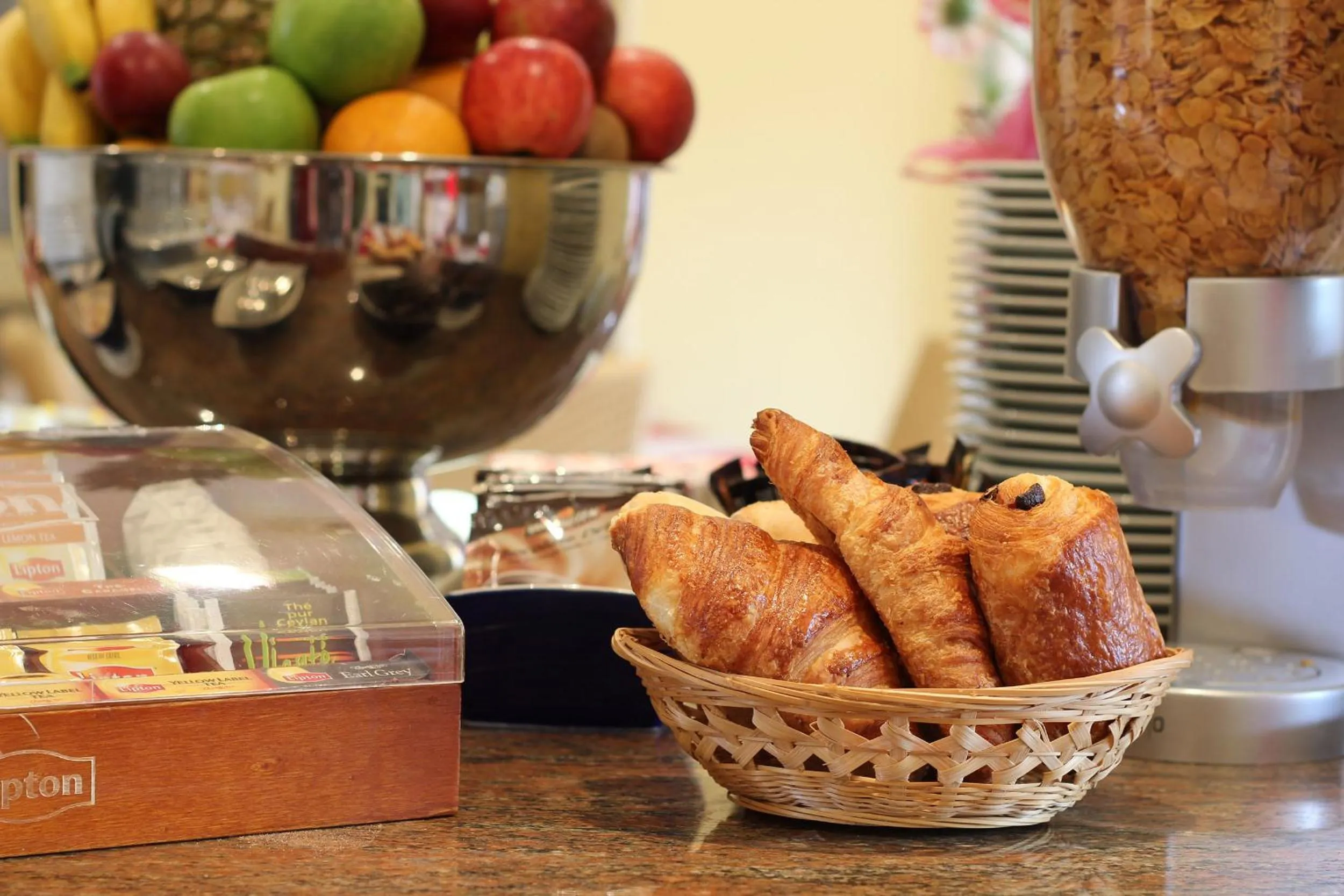 Food and drinks in Hôtel Le Dauphin