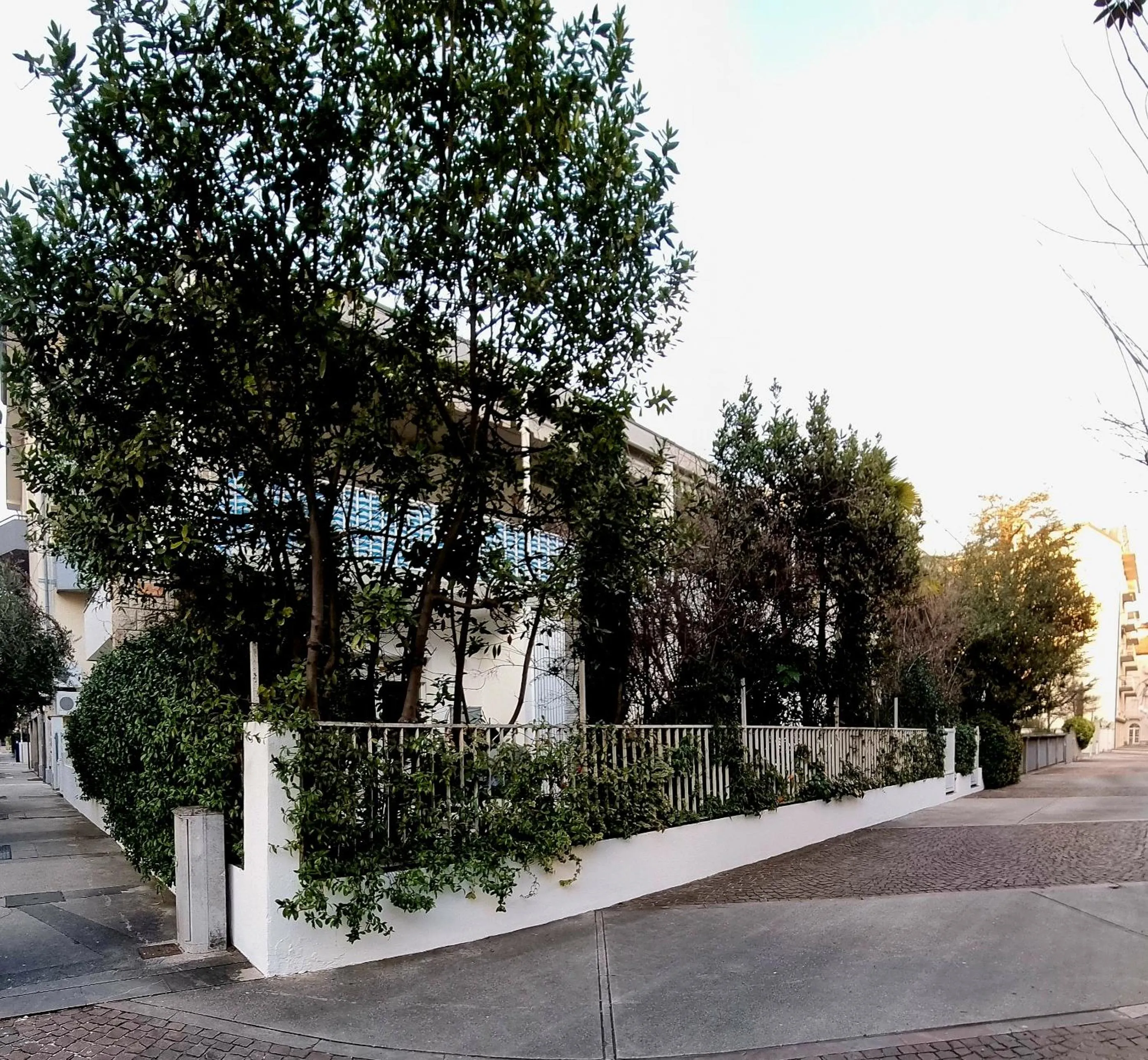 Property building in Villa Flora