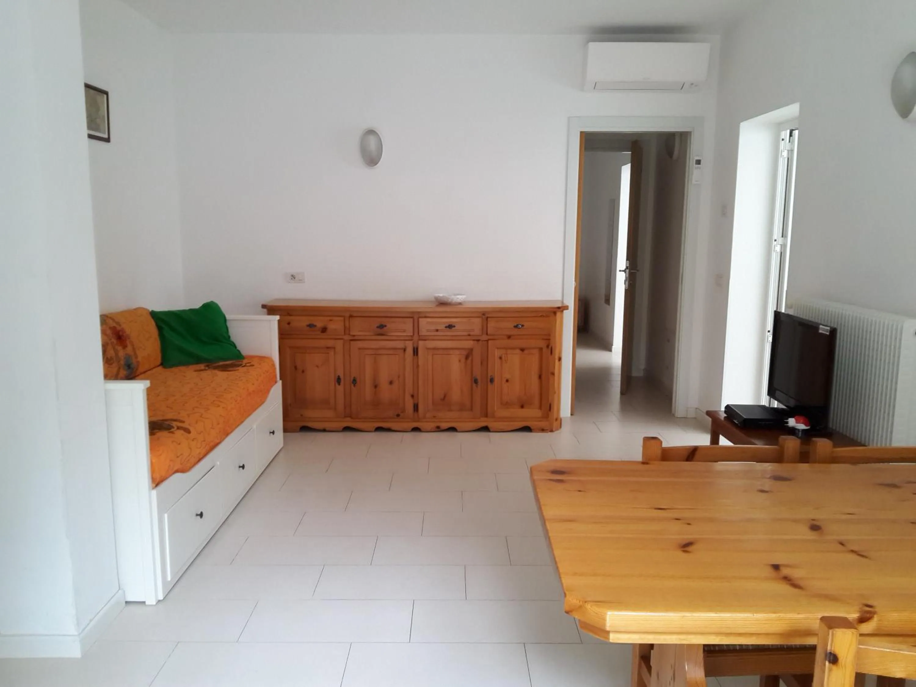 Living room, Bed in Villa Flora