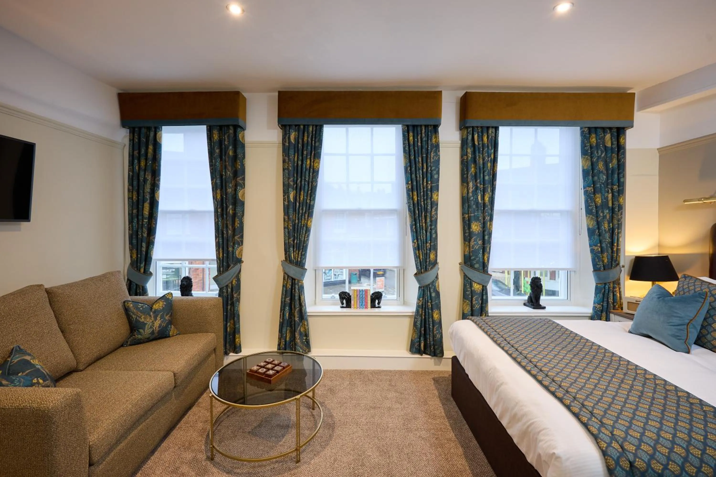 Seating area, Bed in The White Hart