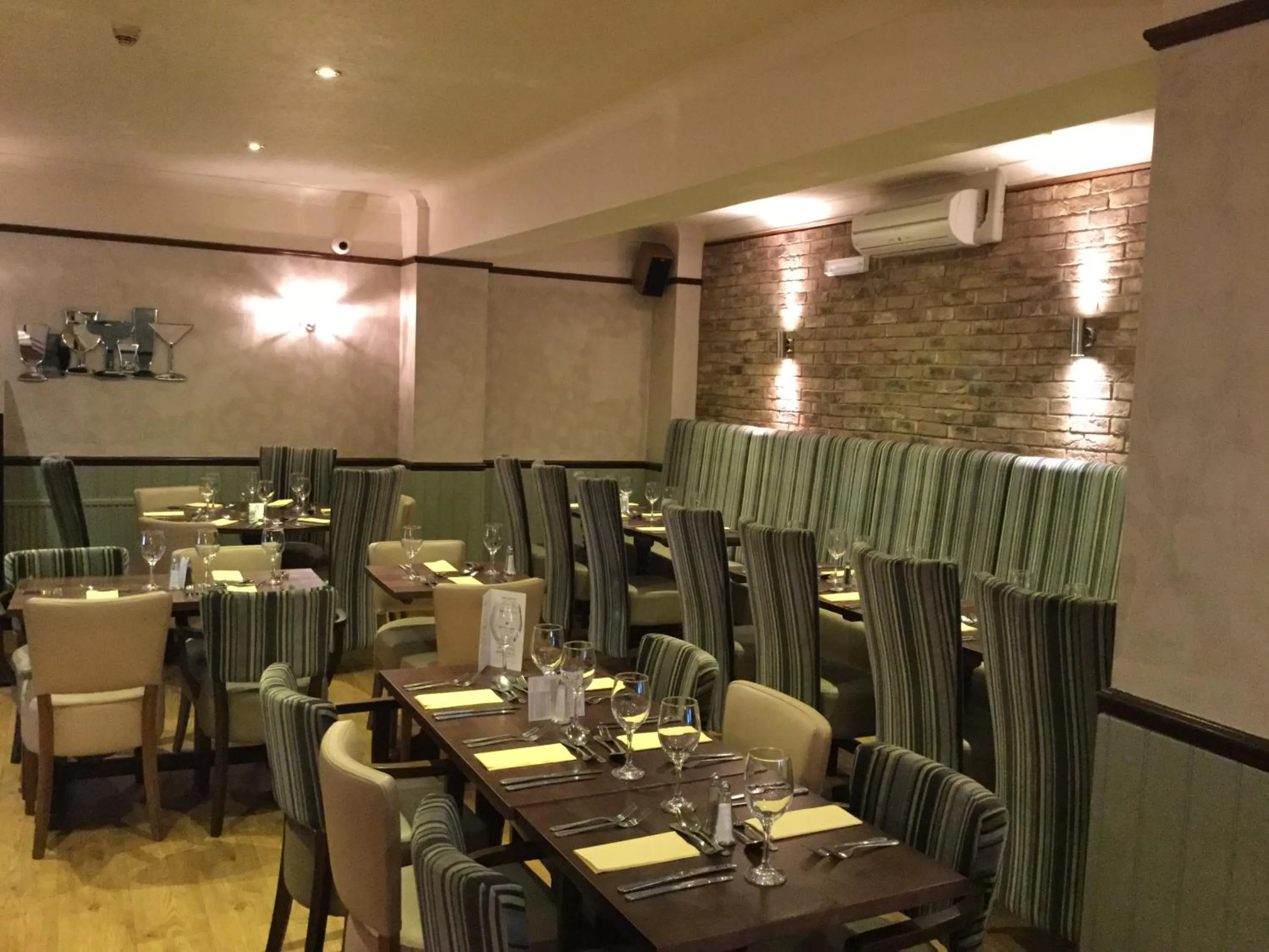 Restaurant/places to eat in Rettendon Lodge