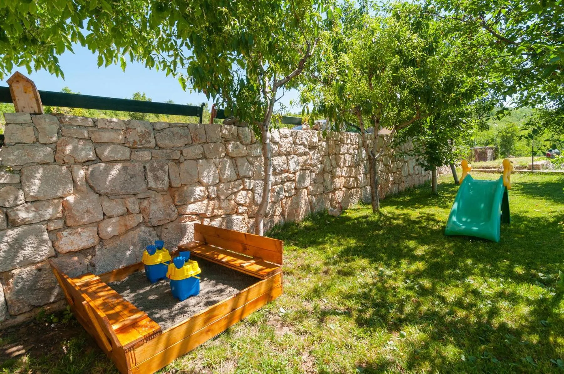 Children play ground in Holiday Home Mateovi Dvori