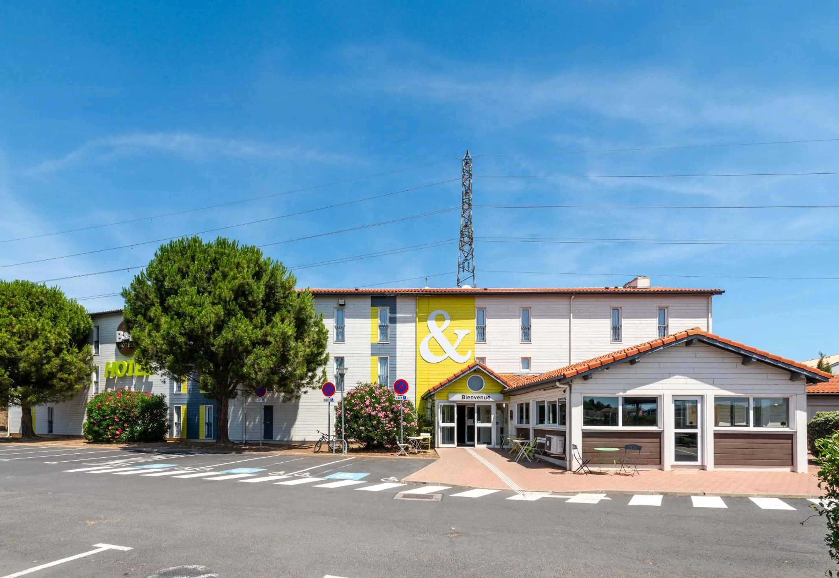 Property building in B&B HOTEL Narbonne 1