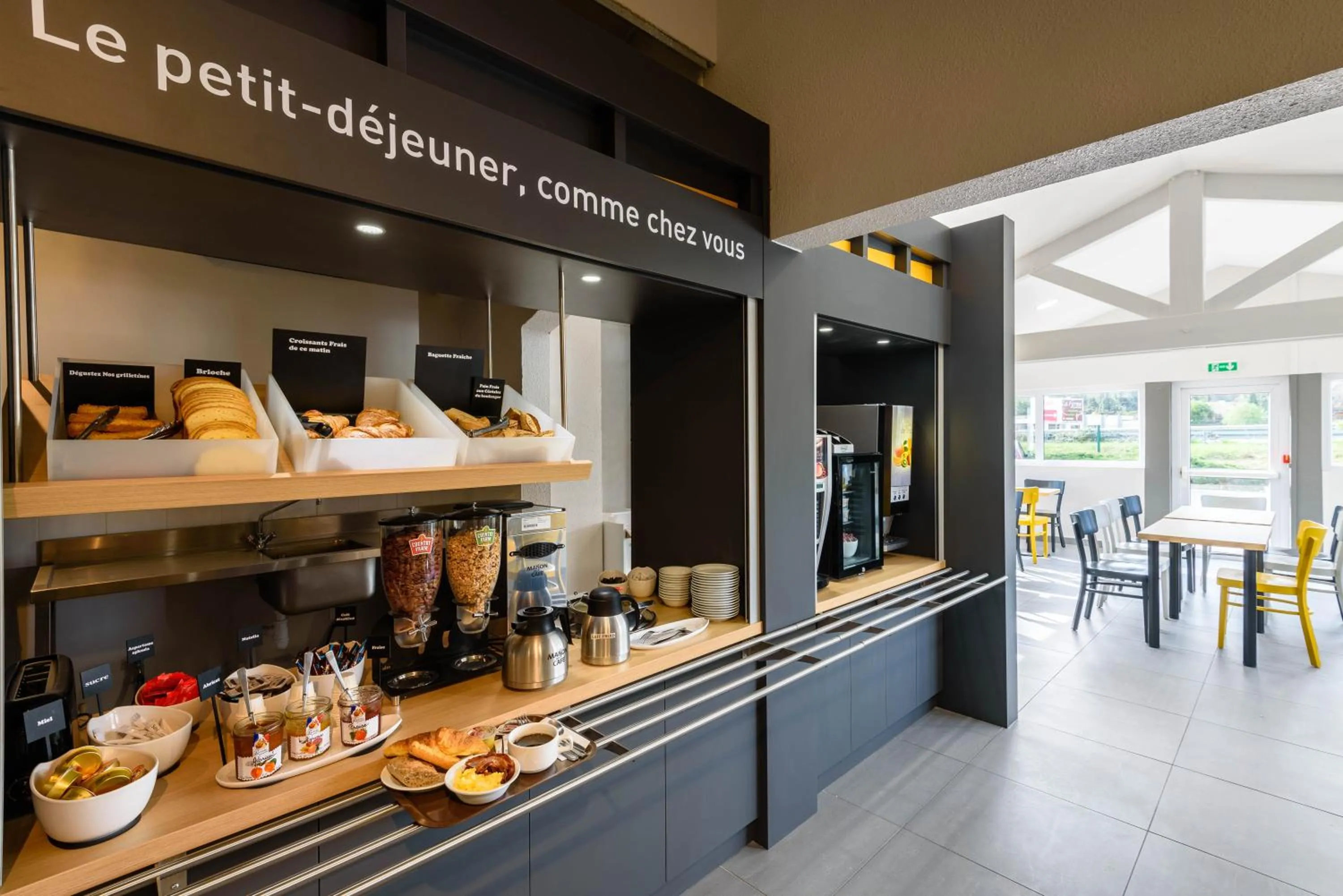 Restaurant/places to eat in B&B HOTEL Narbonne 1