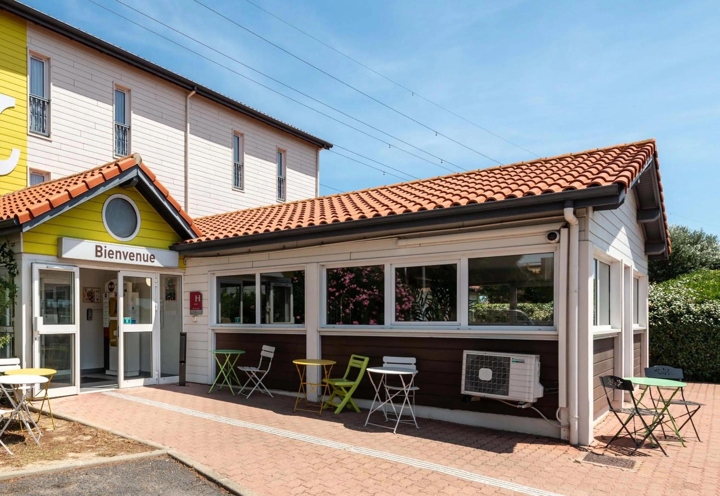 Property building in B&B HOTEL Narbonne 1