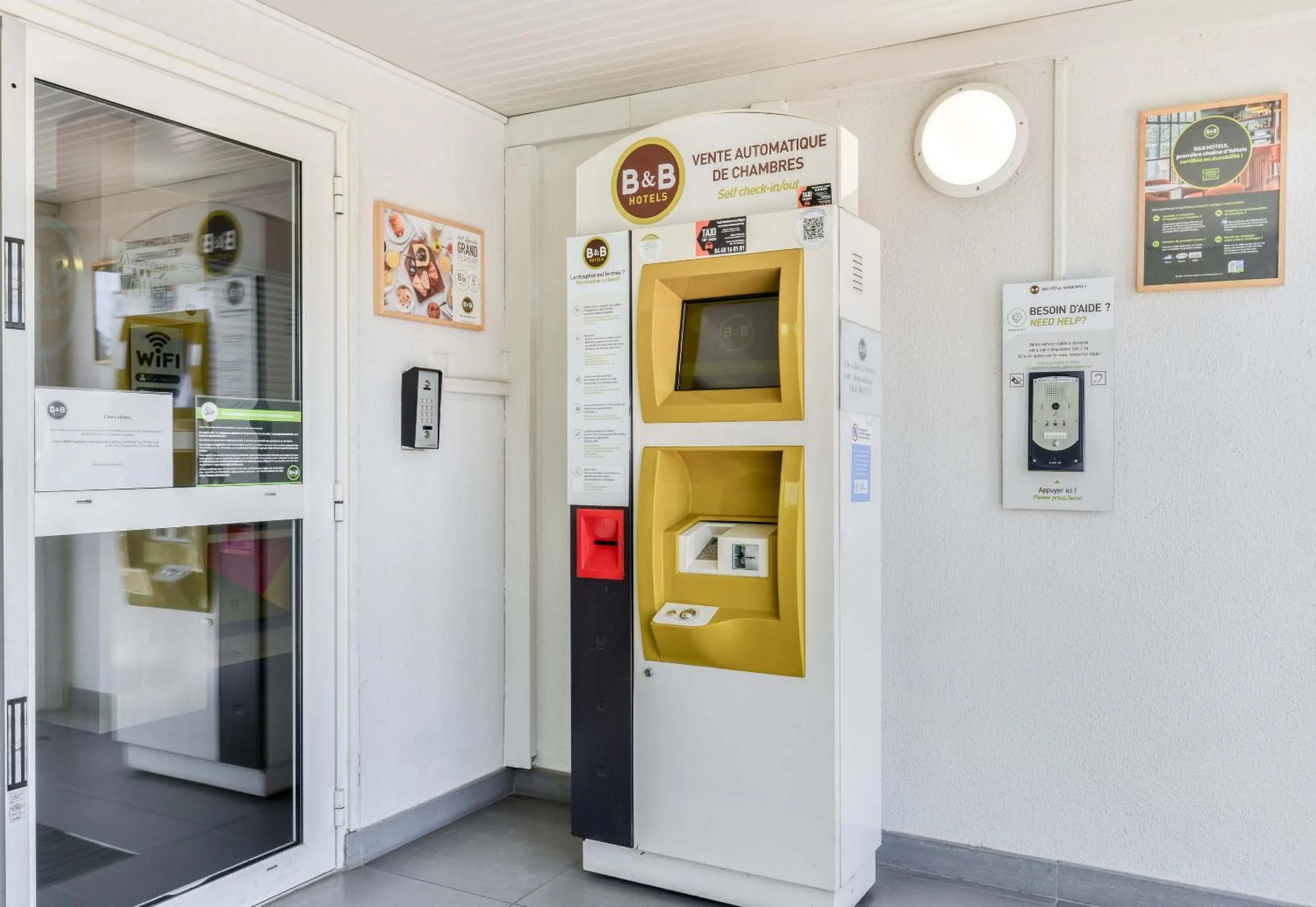 Facade/entrance in B&B HOTEL Narbonne 1