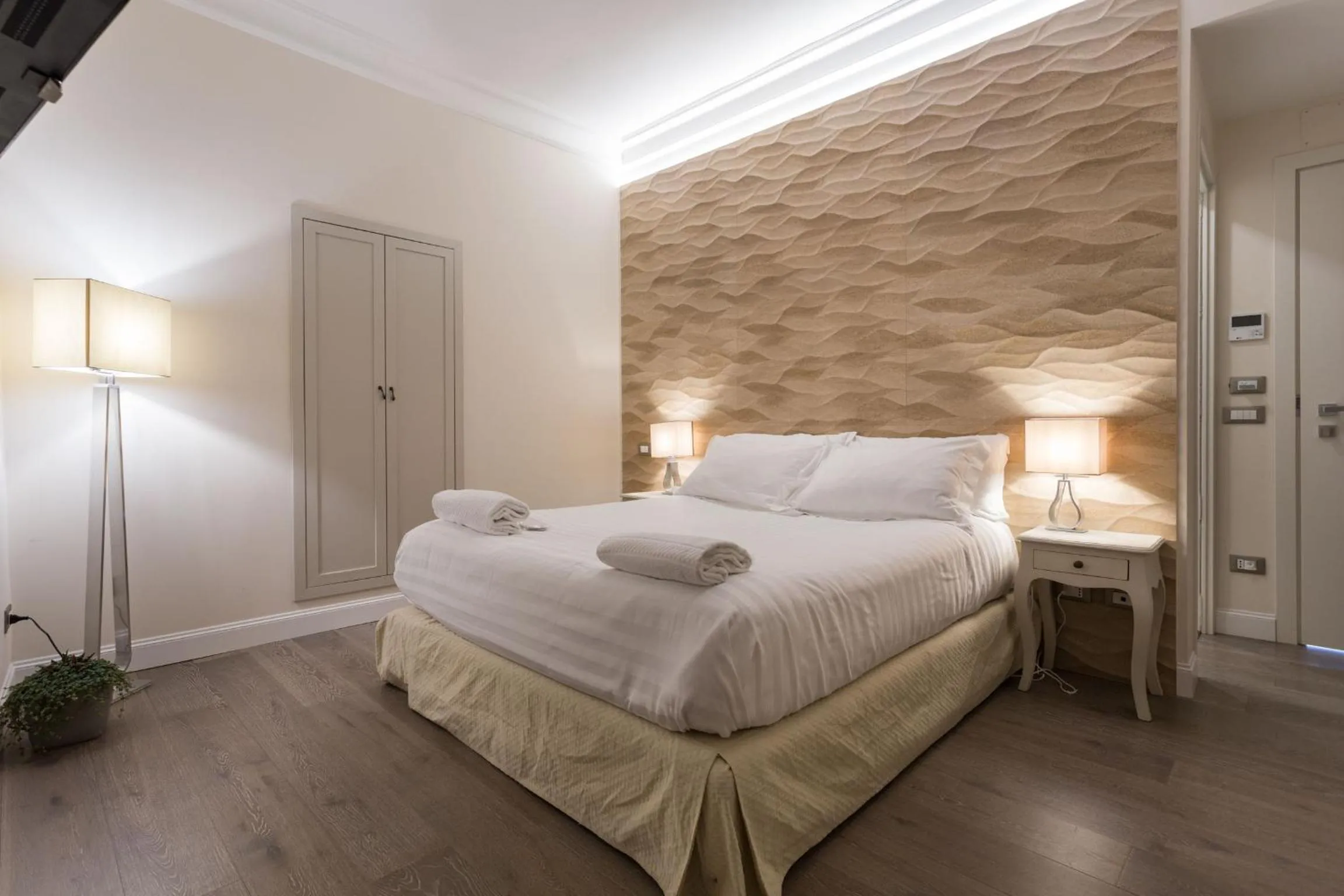 Photo of the whole room, Bed in My Spanishsteps