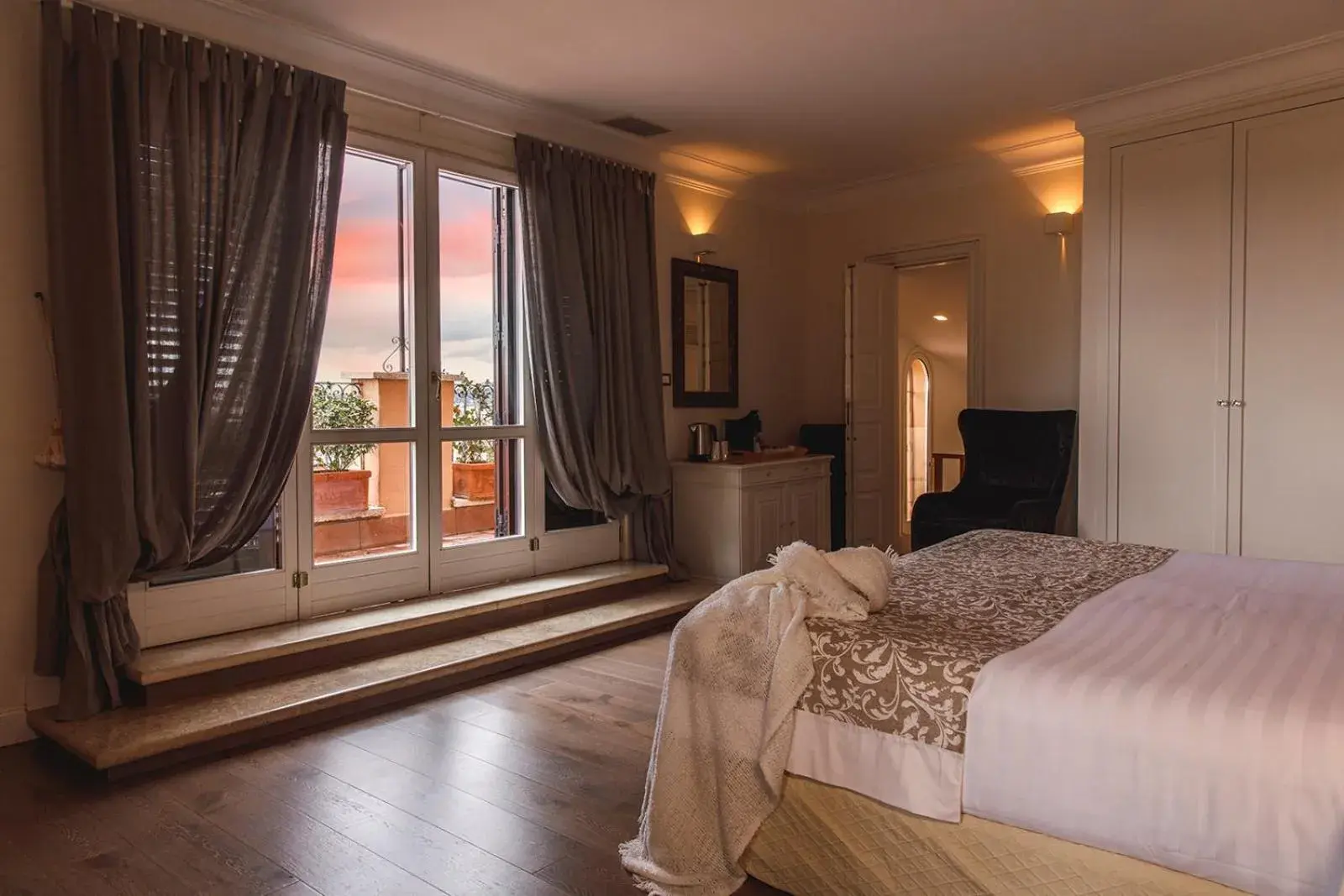 Junior Suite with Balcony in My Spanishsteps Junior Suite with Balcony in My Spanishsteps