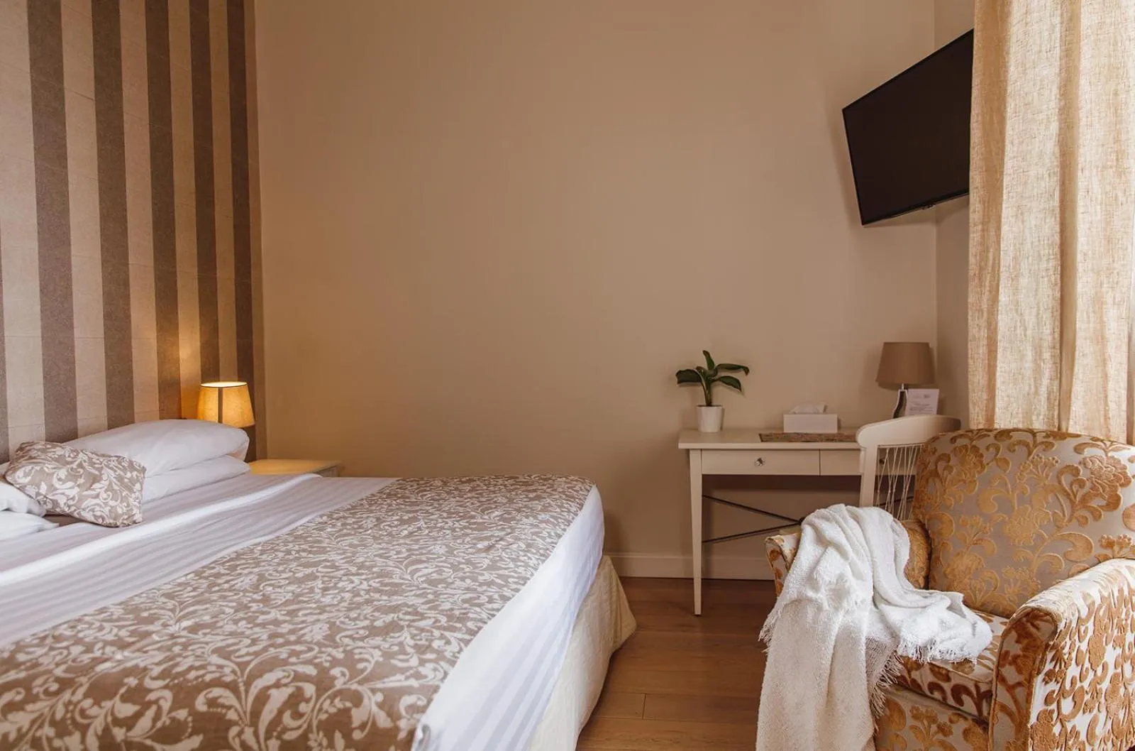 Bed in My Spanishsteps