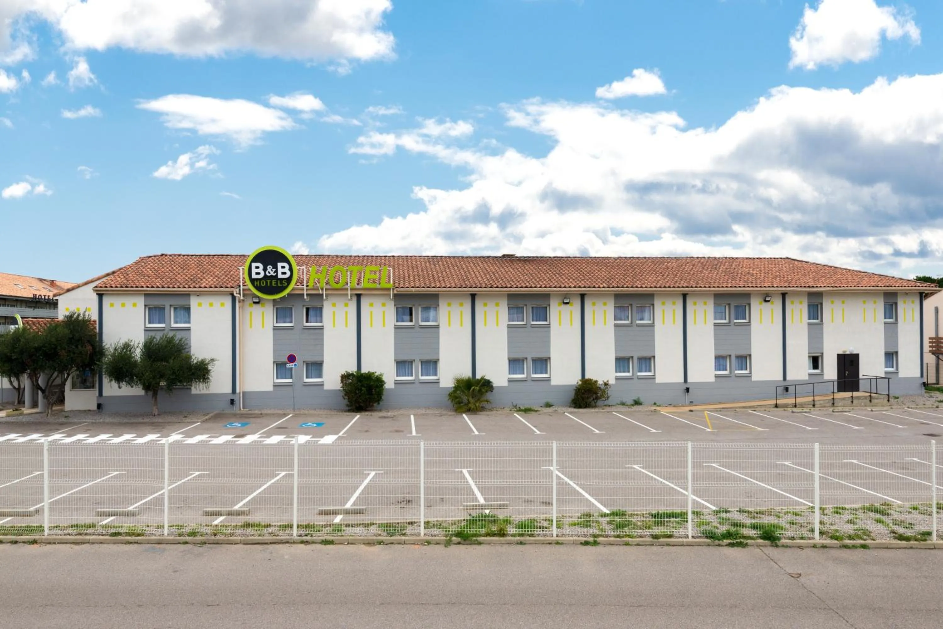 Property building in B&B HOTEL Narbonne 2