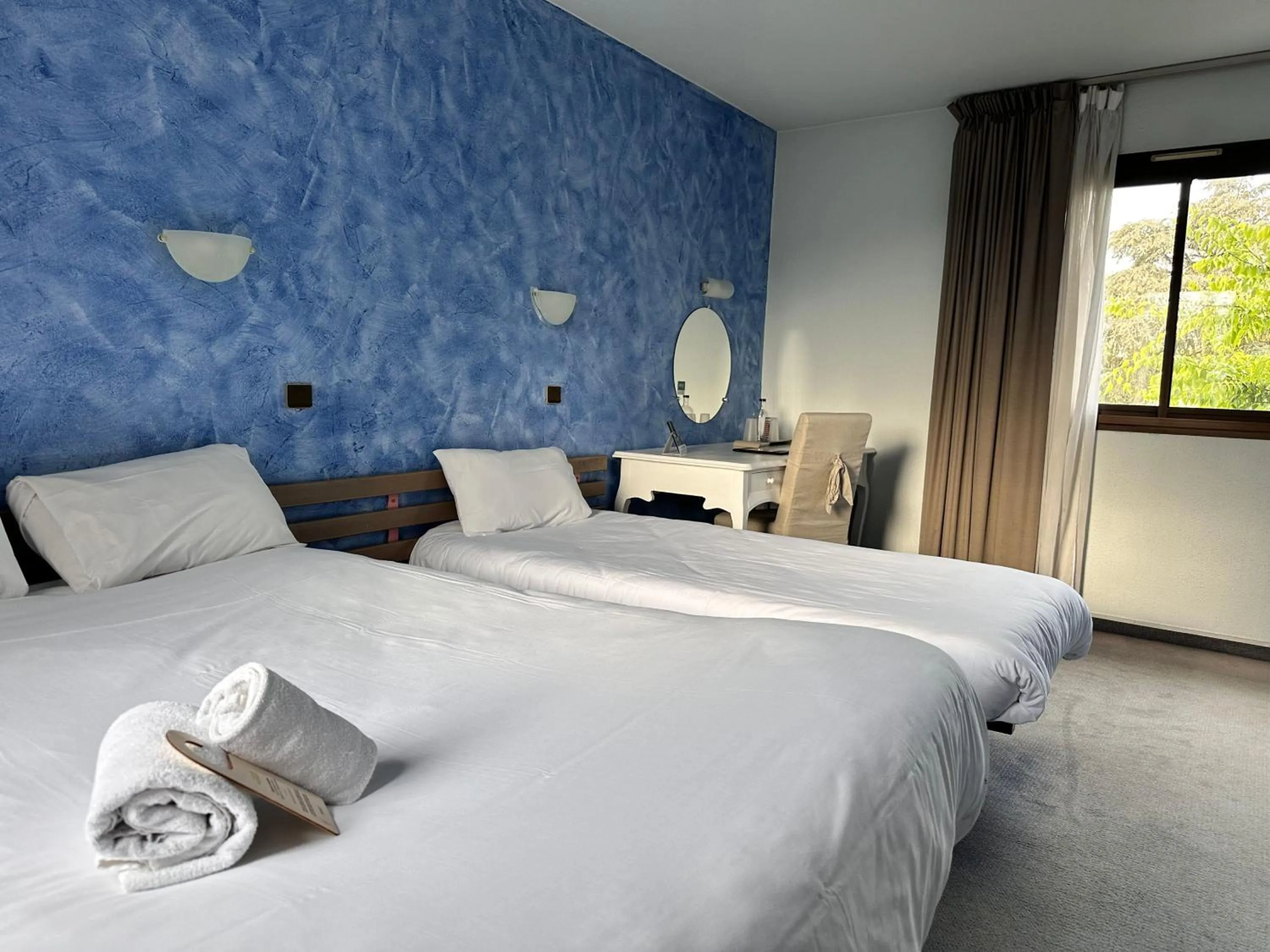 Bedroom, Bed in Logis hotel Noemys Gradignan