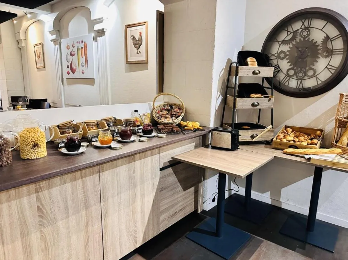 Buffet breakfast in Logis hotel Noemys Gradignan