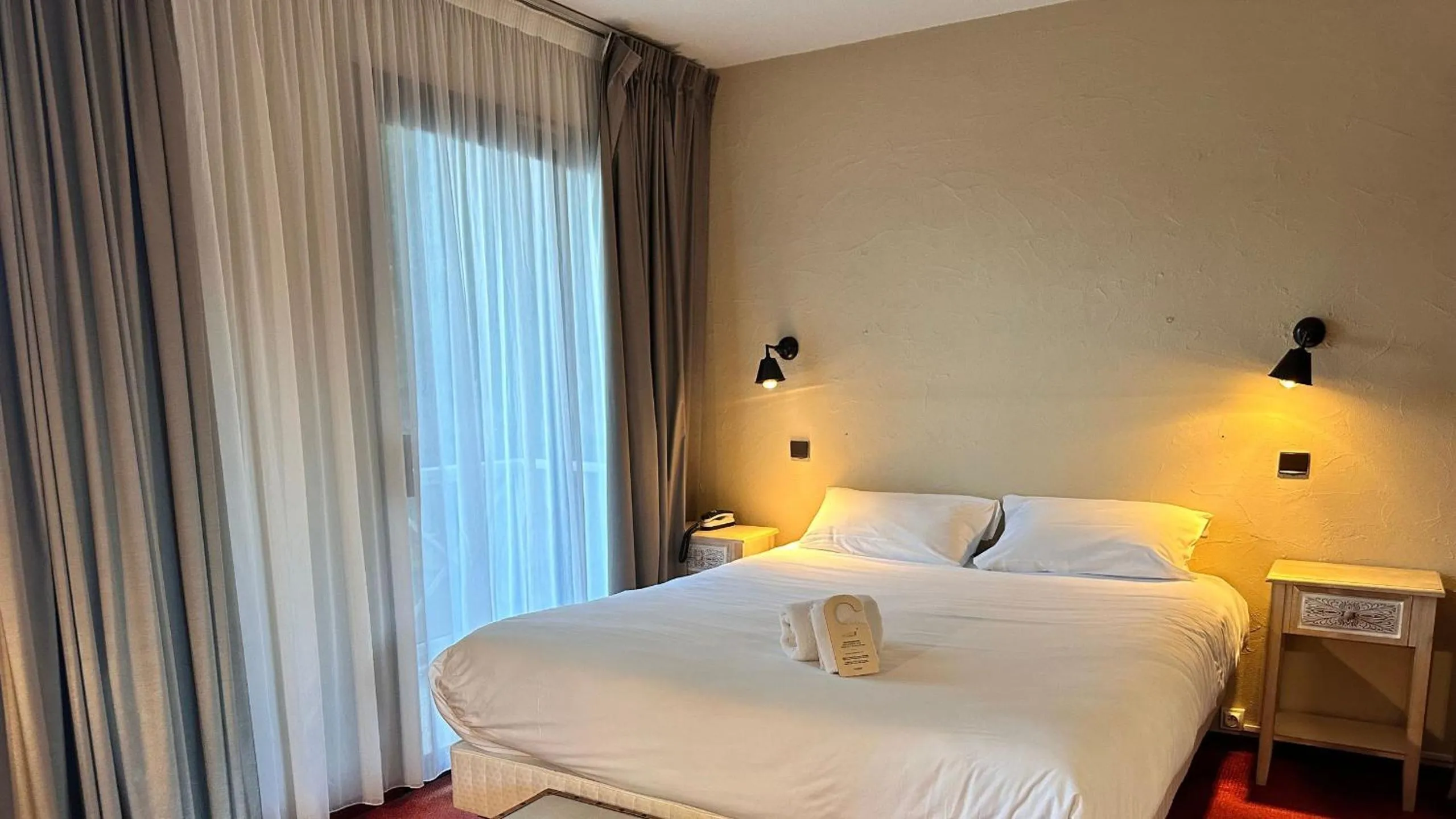 Bedroom, Bed in Logis hotel Noemys Gradignan