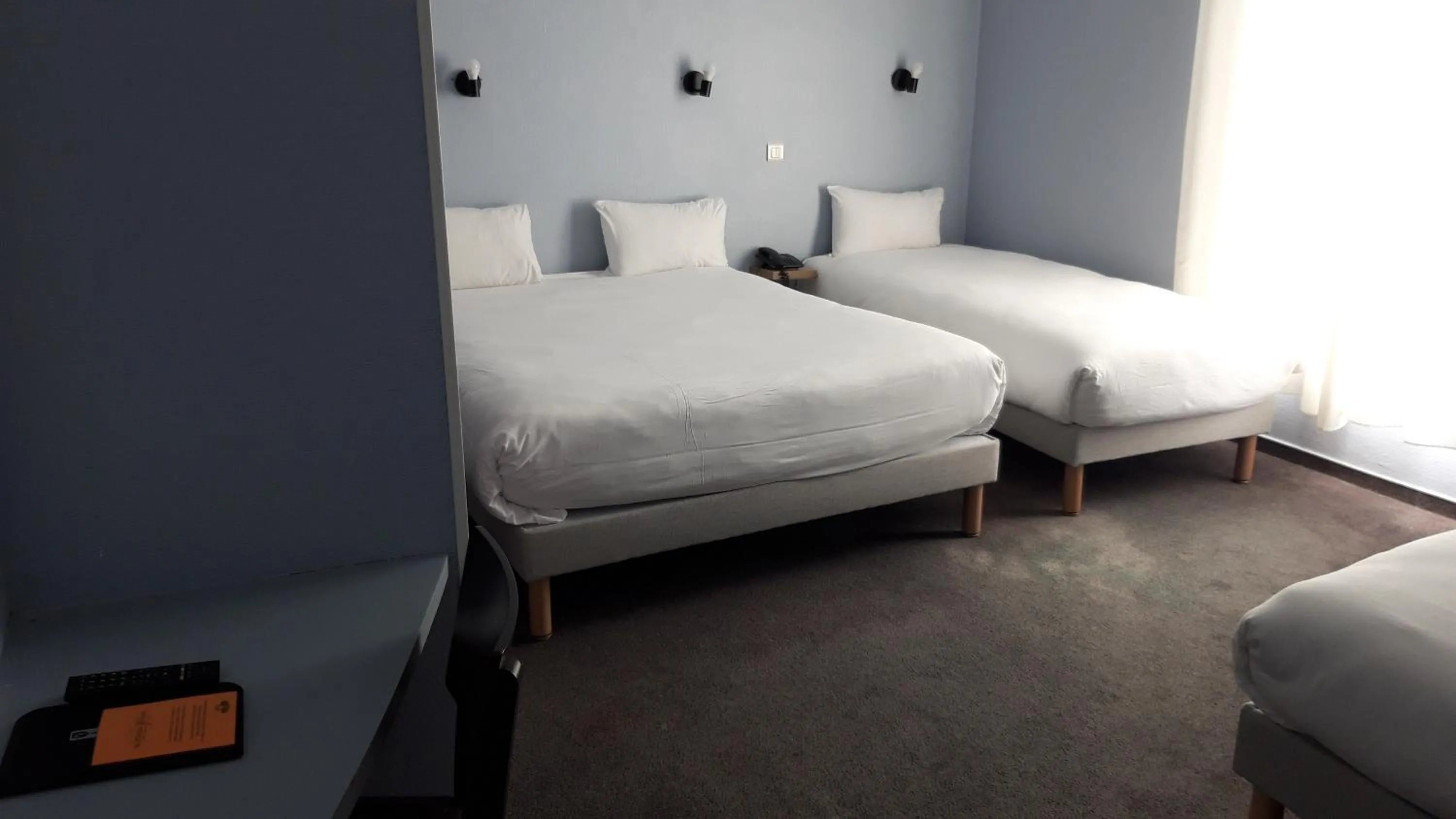 Photo of the whole room, Bed in Logis hotel Noemys Gradignan