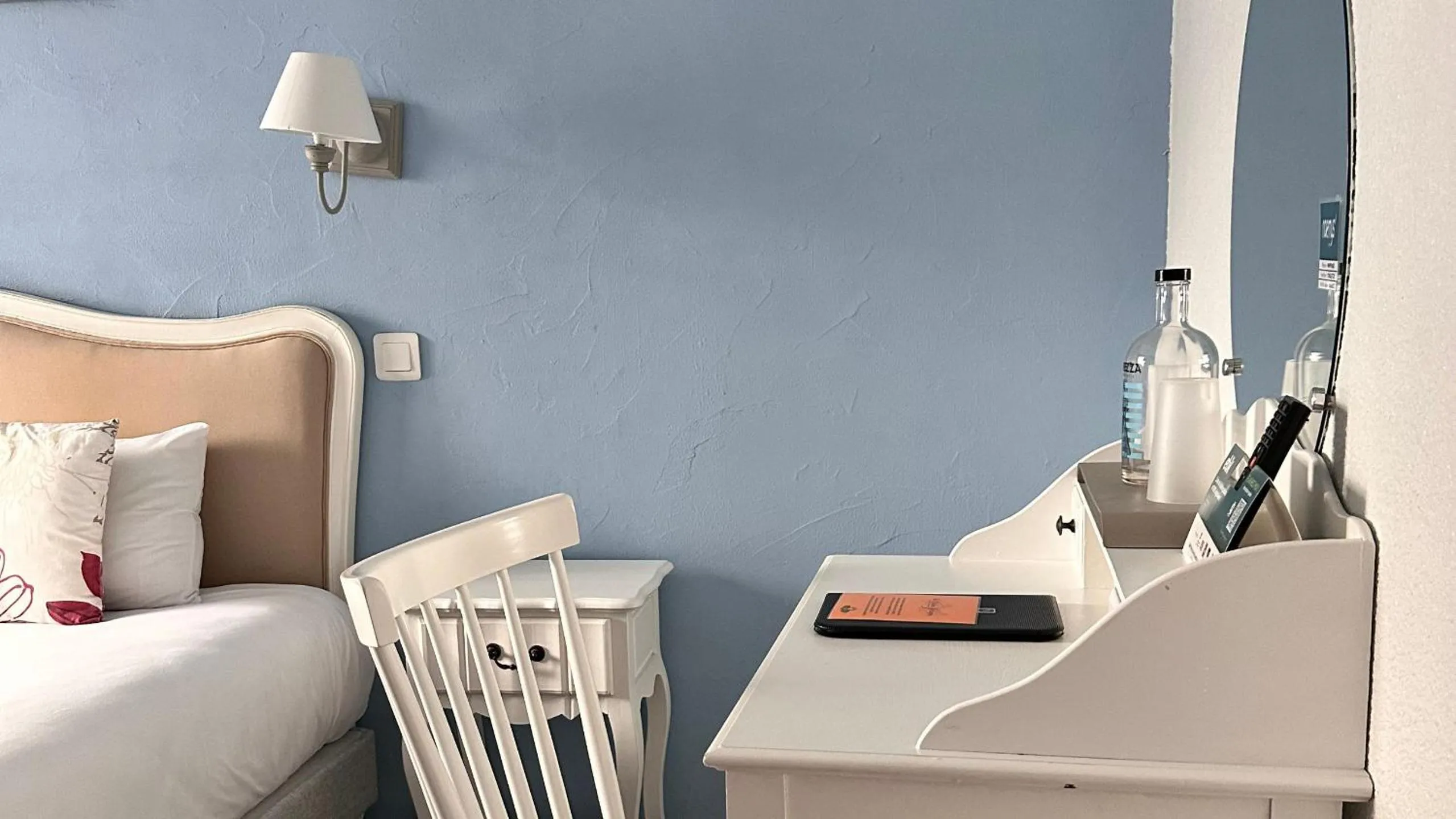 Bedroom in Logis hotel Noemys Gradignan