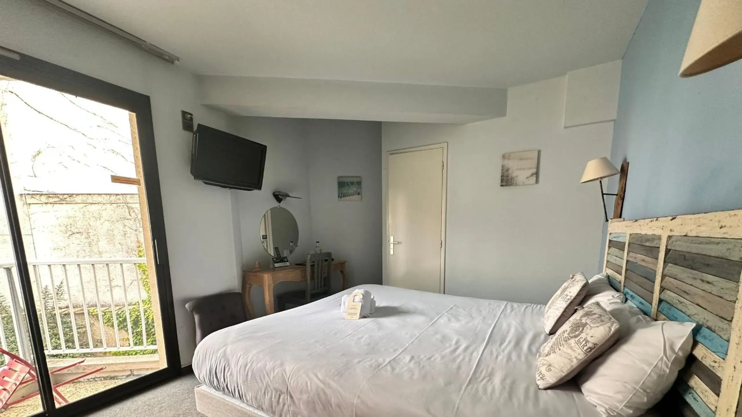 Bedroom, Bed in Logis hotel Noemys Gradignan Bedroom, Bed in Logis hotel Noemys Gradignan