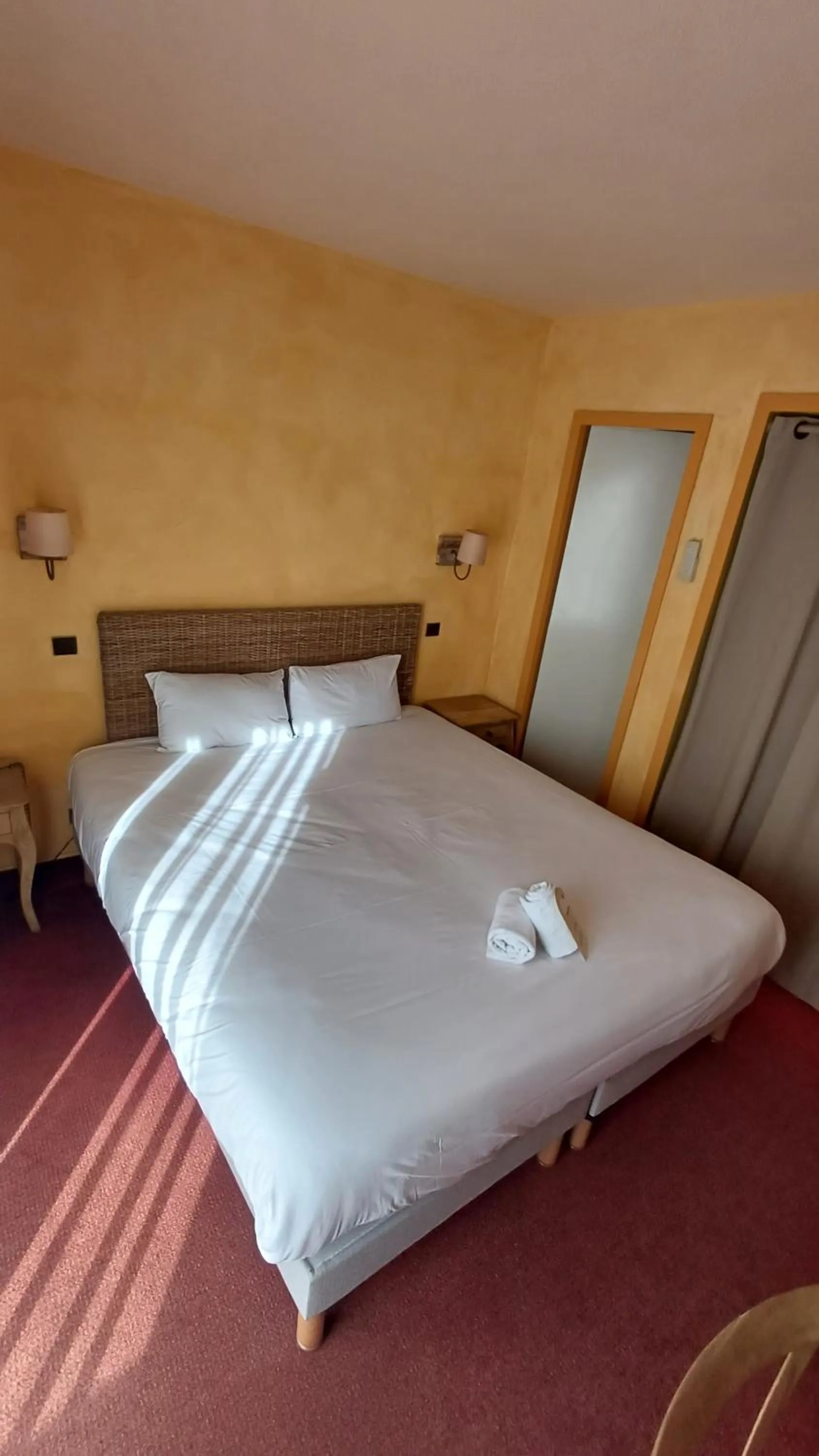 Bed in Logis hotel Noemys Gradignan