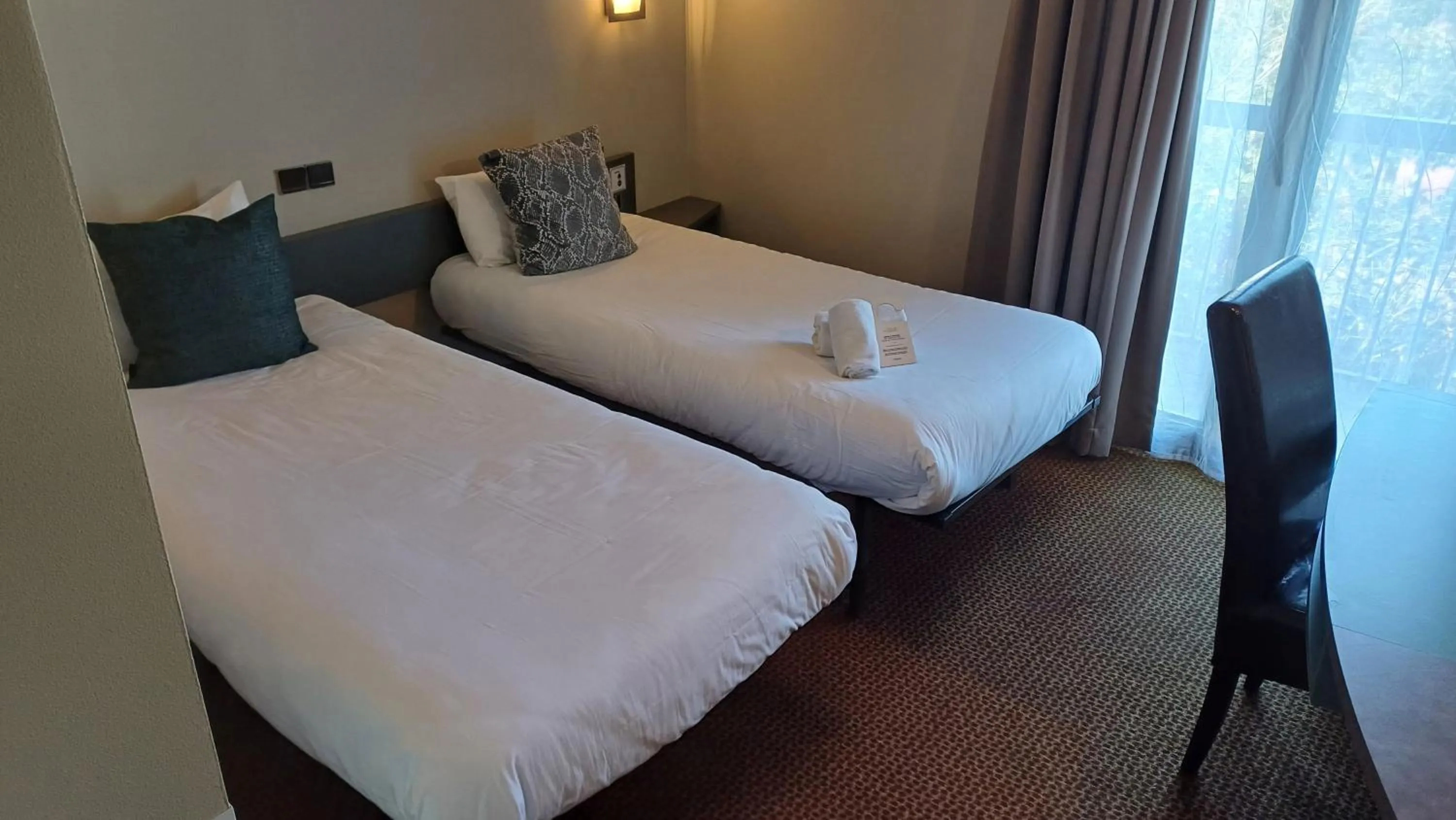 Bedroom, Bed in Logis hotel Noemys Gradignan