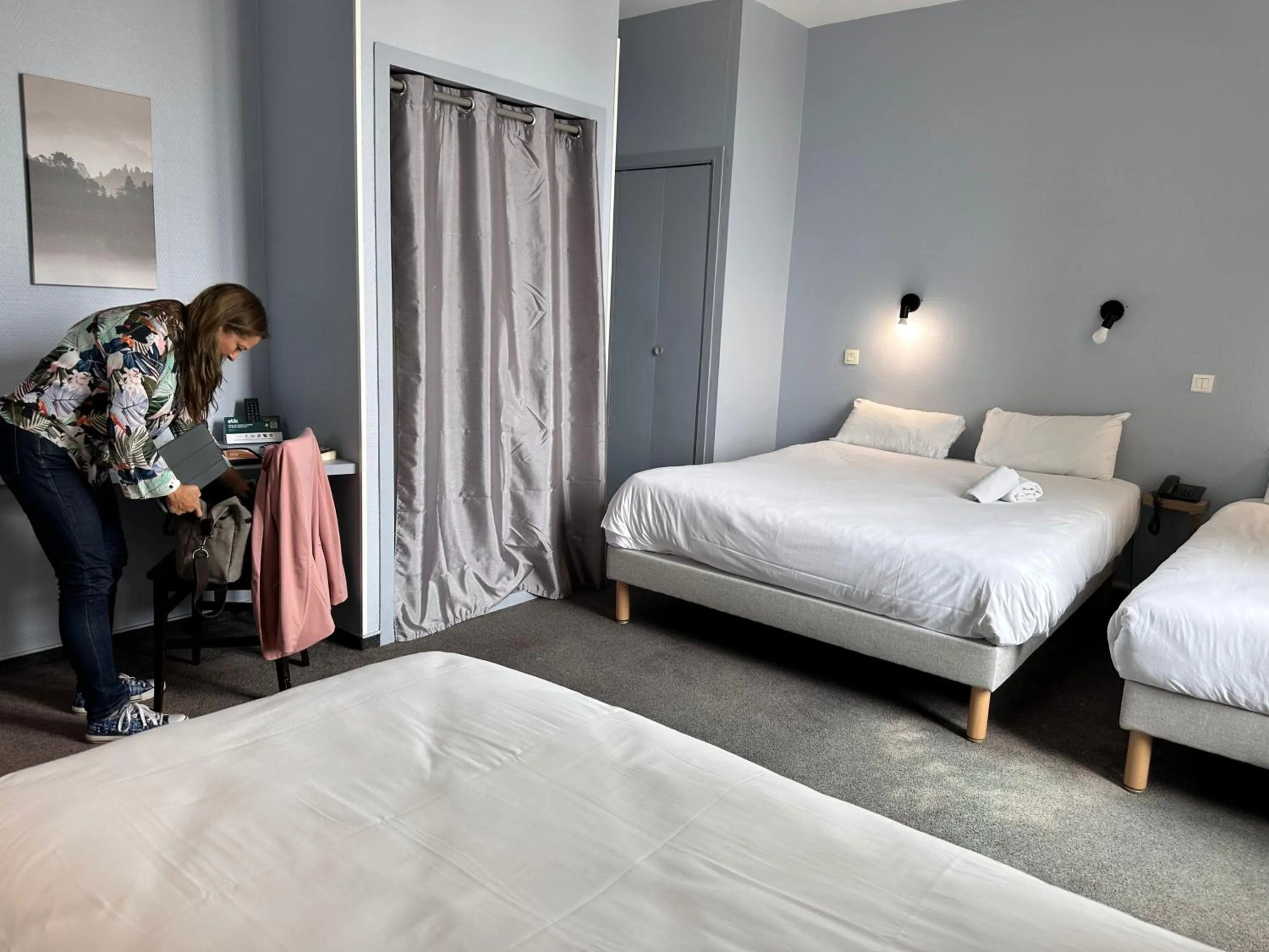 Bedroom, Bed in Logis hotel Noemys Gradignan