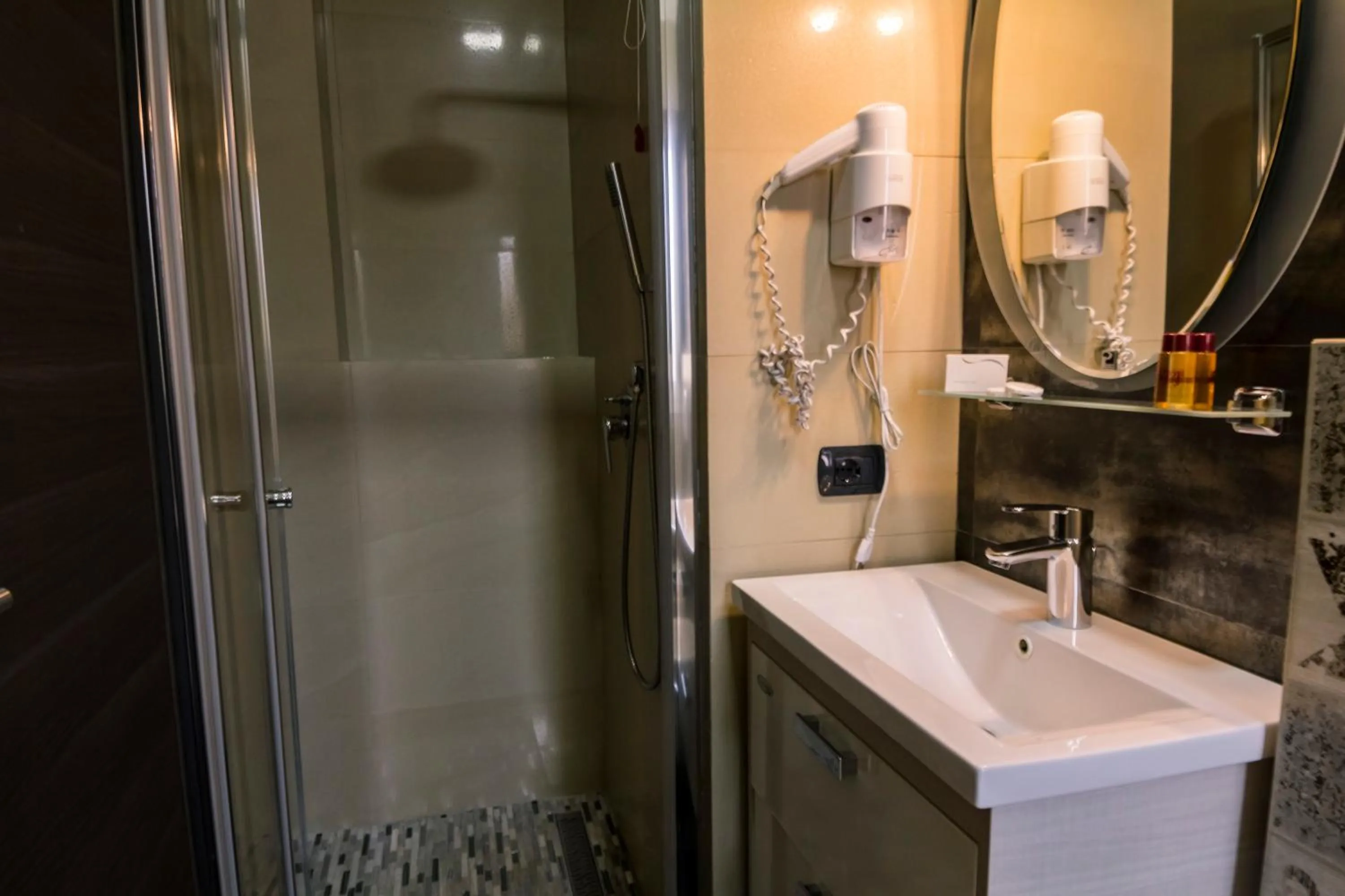 Toilet in Hotel Pandora Residence