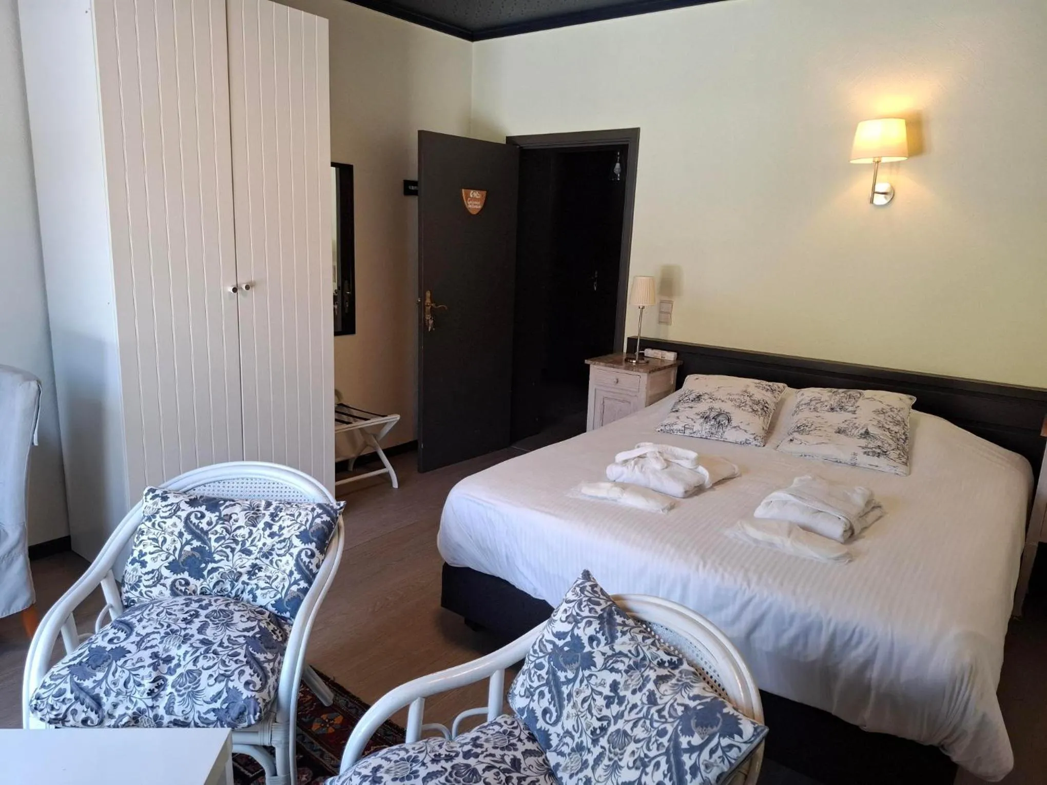 Photo of the whole room, Bed in Tropical Hotel